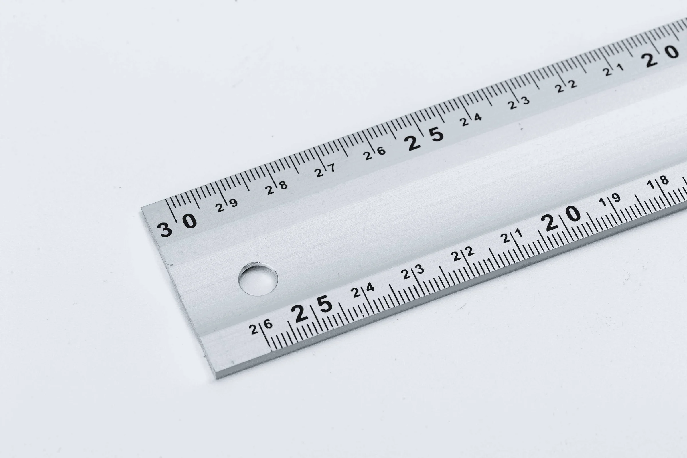 Алюминиевая измерительная линейка ALUKOMTOOLS 300 мм 211551300S