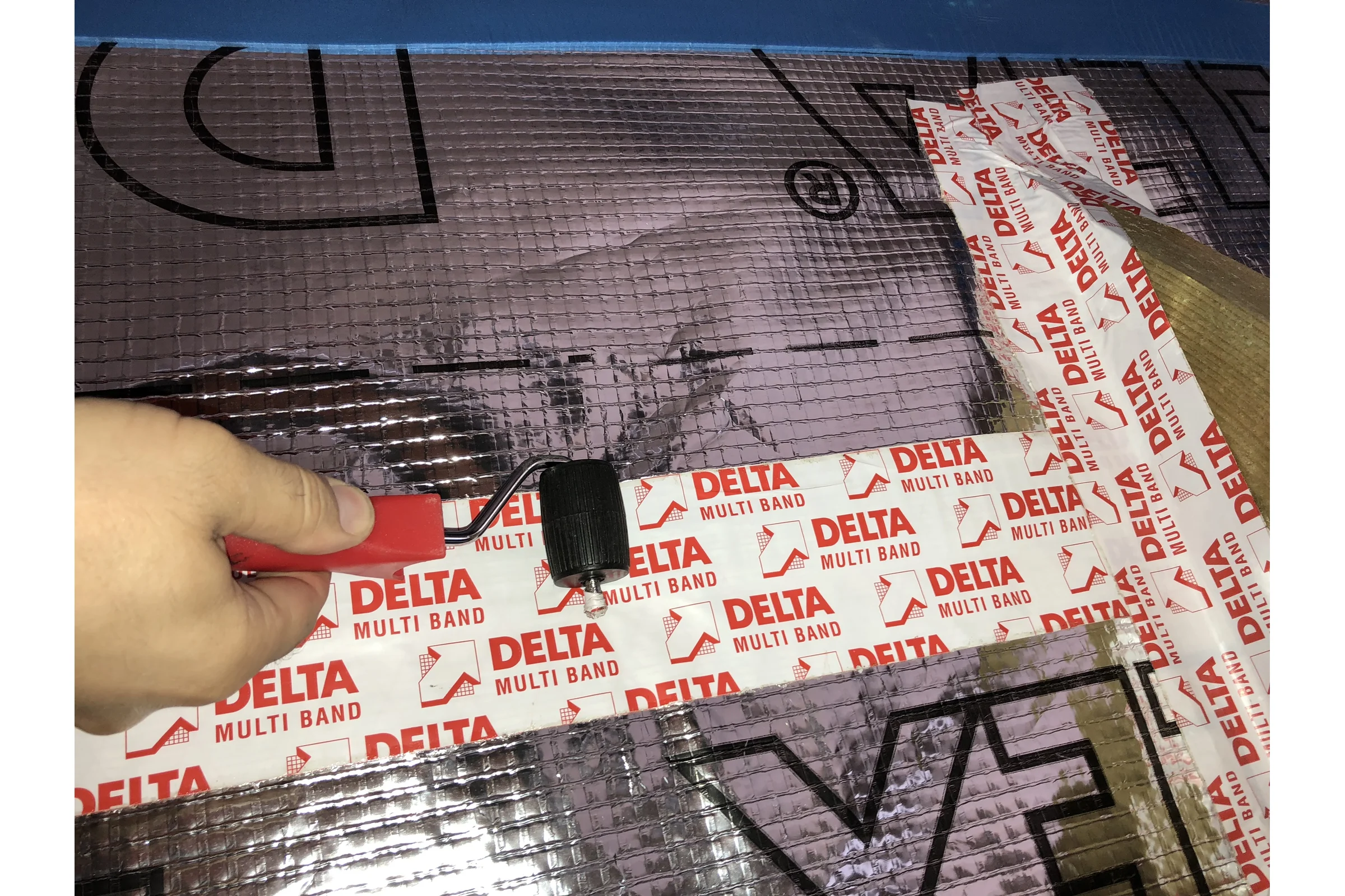Универсальная односторонняя клеящая лента с высокой силой сцепления Delta multi band m 100 2203581