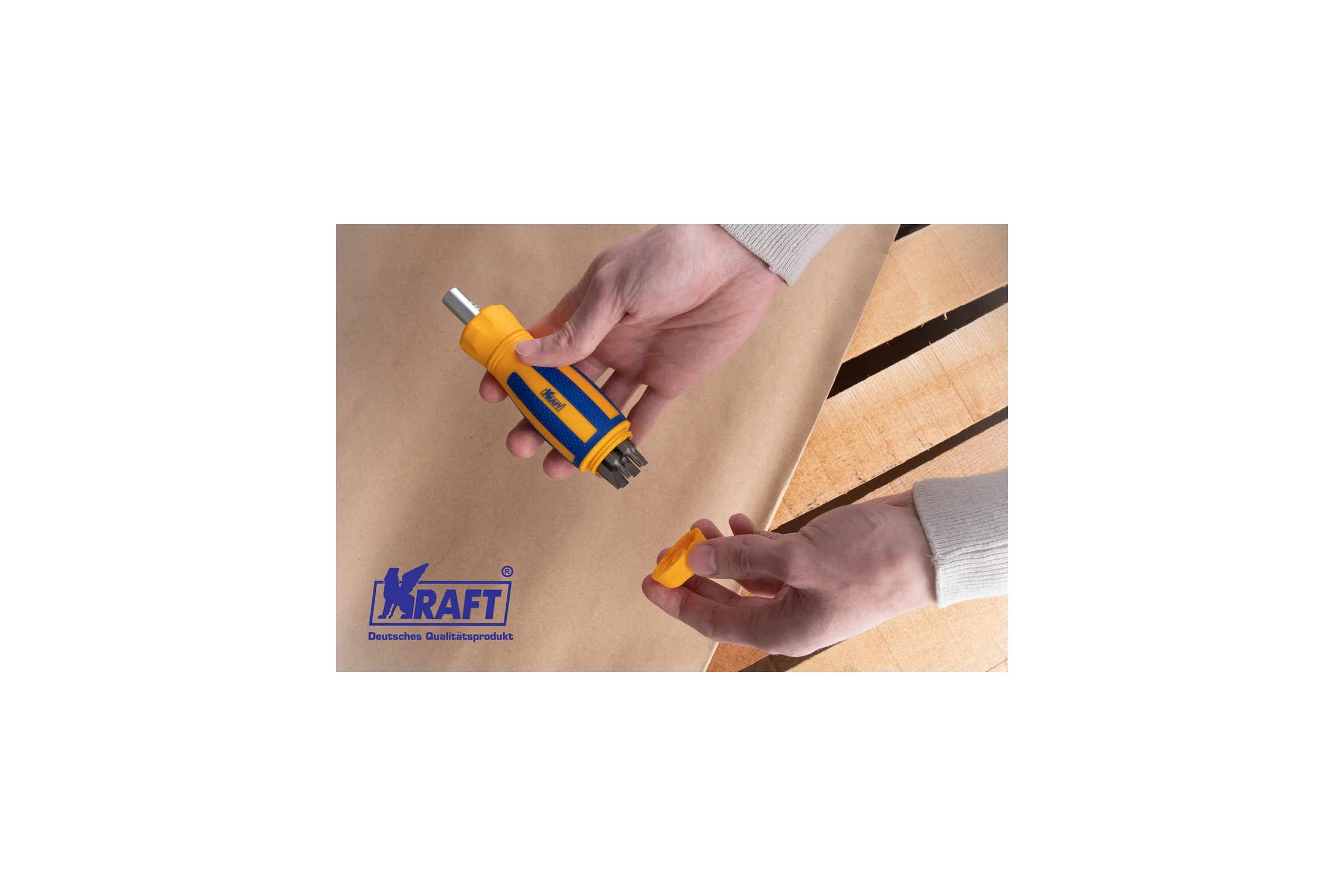 Реверсивная отвертка с битами 12 предметов KRAFT KT 700406