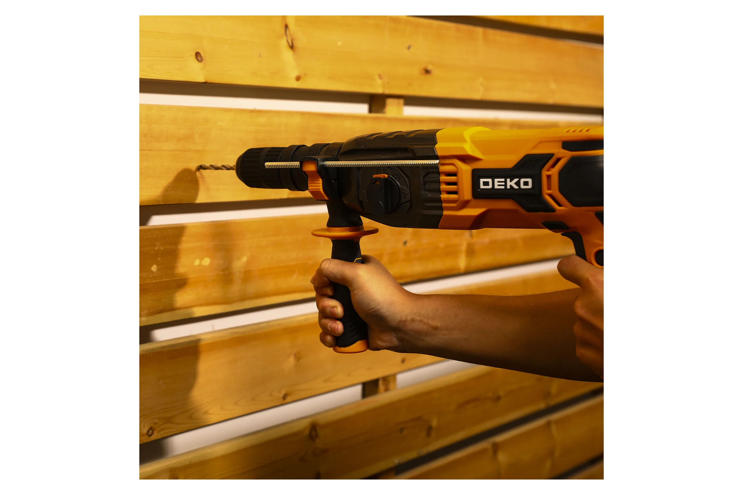 Перфоратор DEKO DKH1250W в кейсе, с дополнительным патроном, 1250 Вт 063-4366