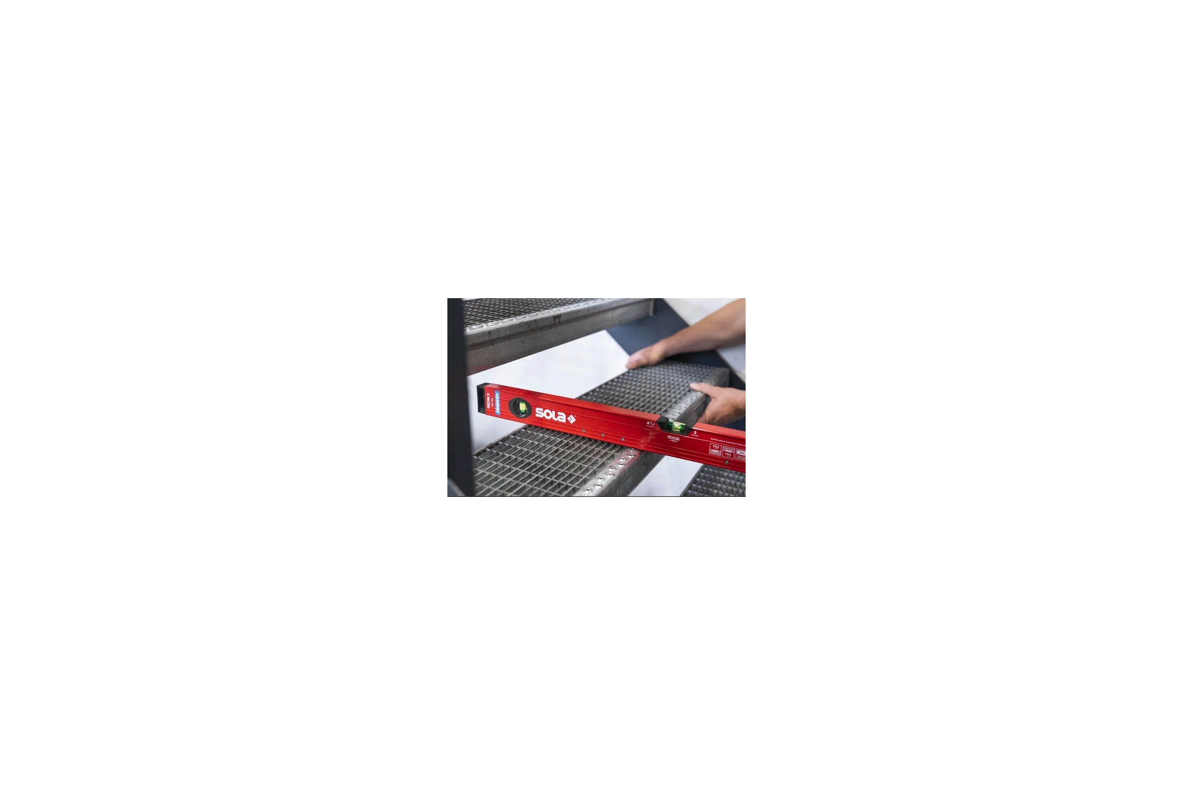 Уровень SOLA RED M 3 60, L=60 см, 3 глазка, точн. 0,3 мм/м 01812801