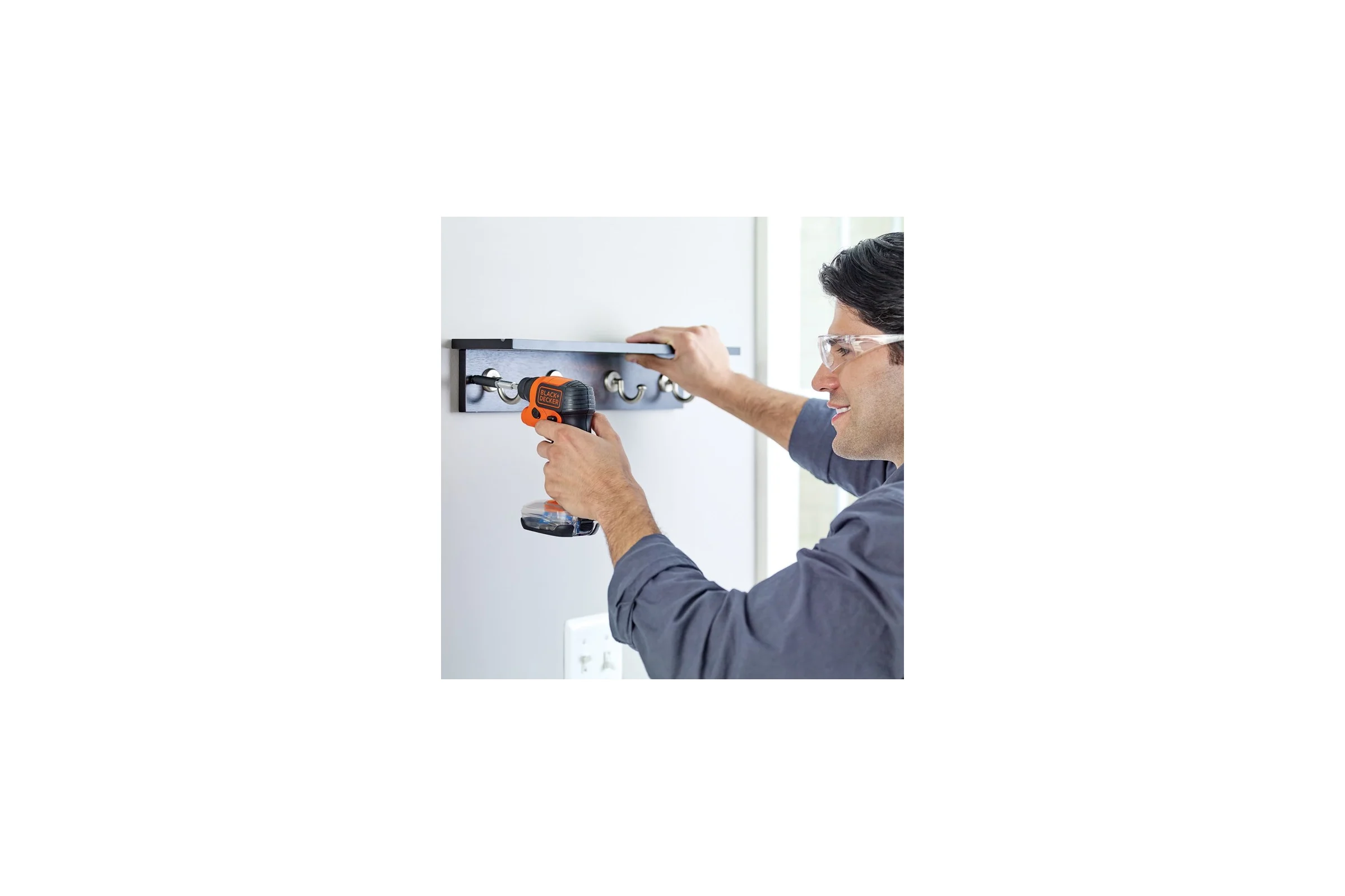 Аккумуляторная отвертка Black&Decker BDCSFS30C