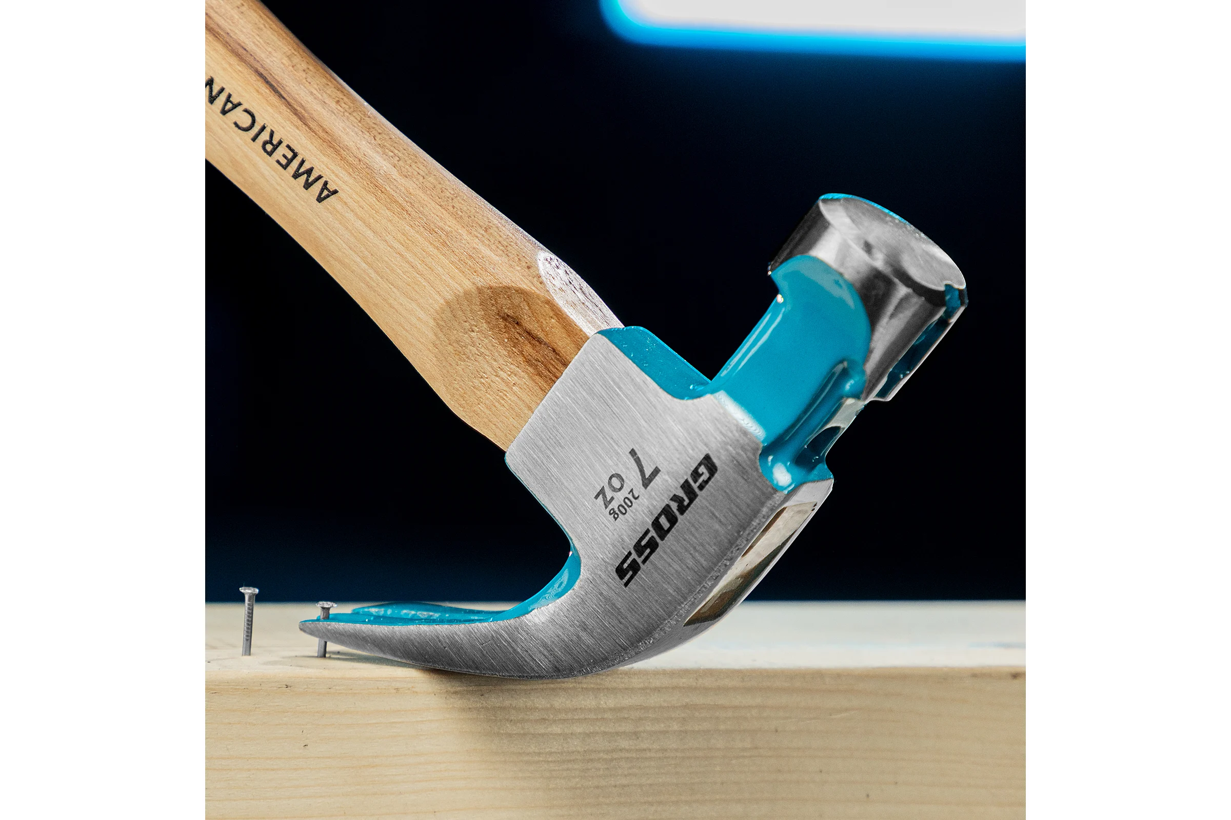 Молоток-гвоздодер GROSS American hickory 200г, угол 45, магнит, обрезиненная рукоятка 10414