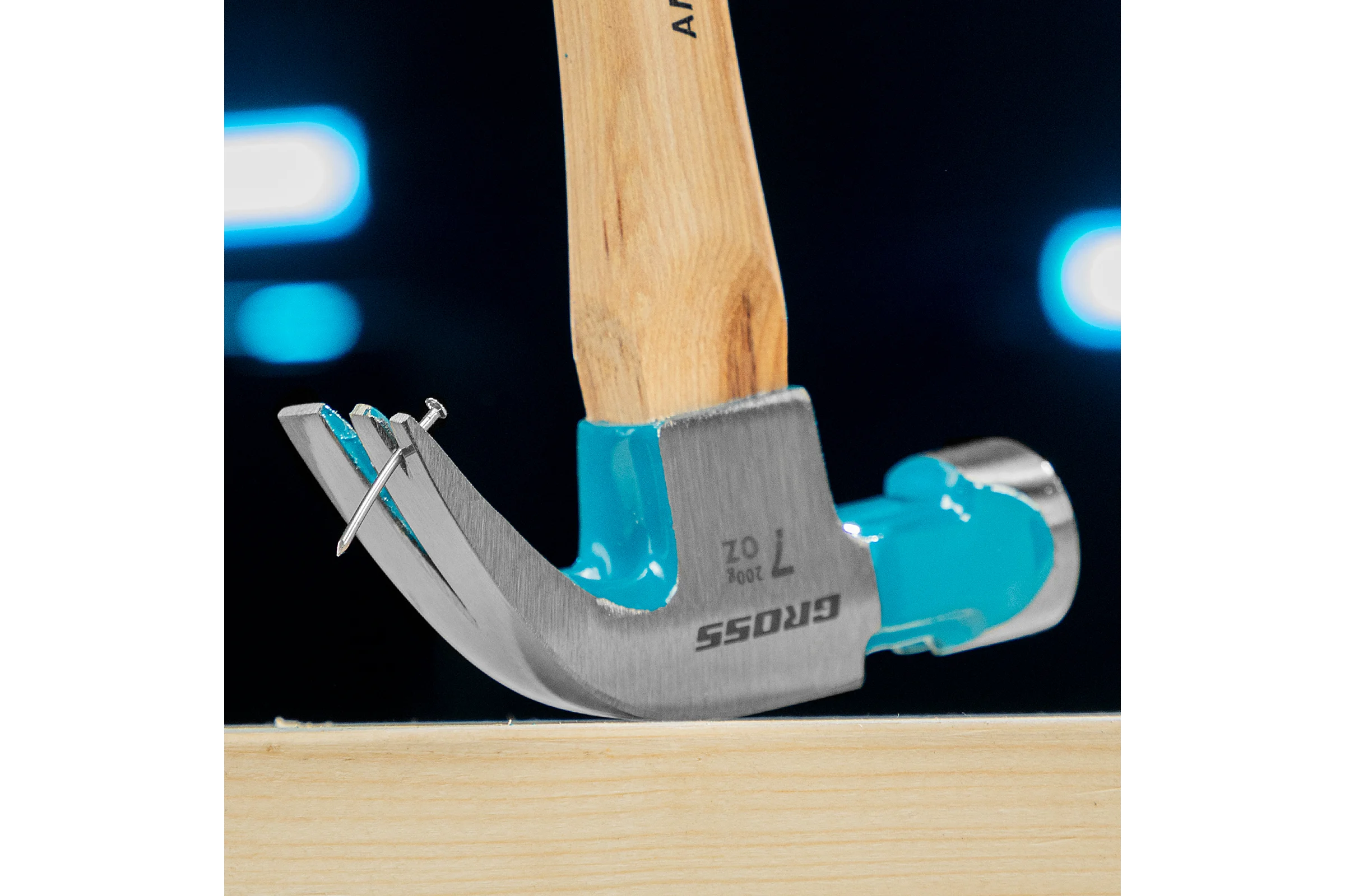 Молоток-гвоздодер GROSS American hickory 200г, угол 45, магнит, обрезиненная рукоятка 10414