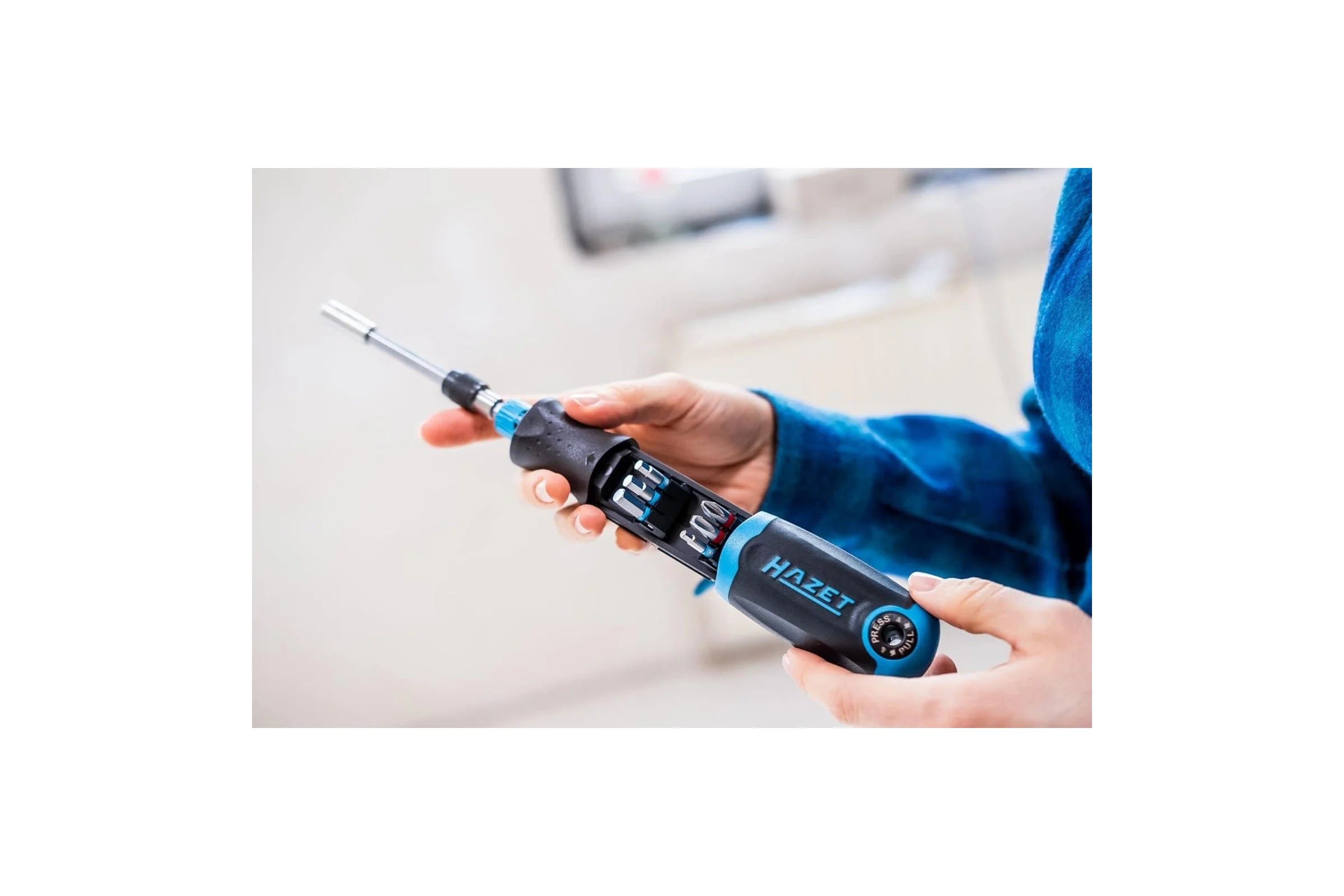 Отвертка для бит с трещоткой с интегрированным набором бит HAZET 810R-4