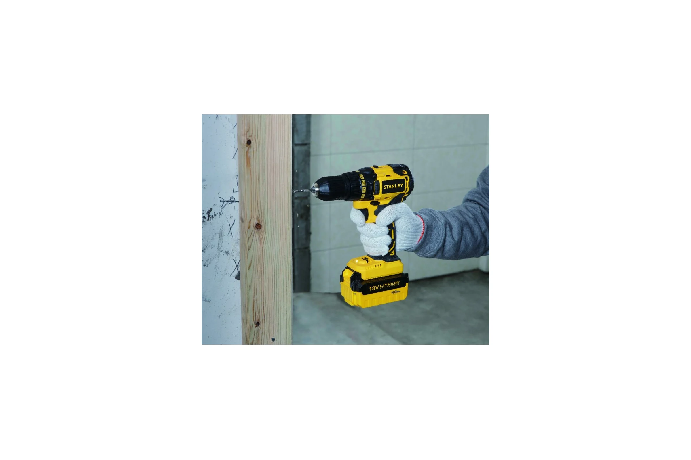 Бесщеточная дрель-шуруповерт Stanley SBD201M2K-RU