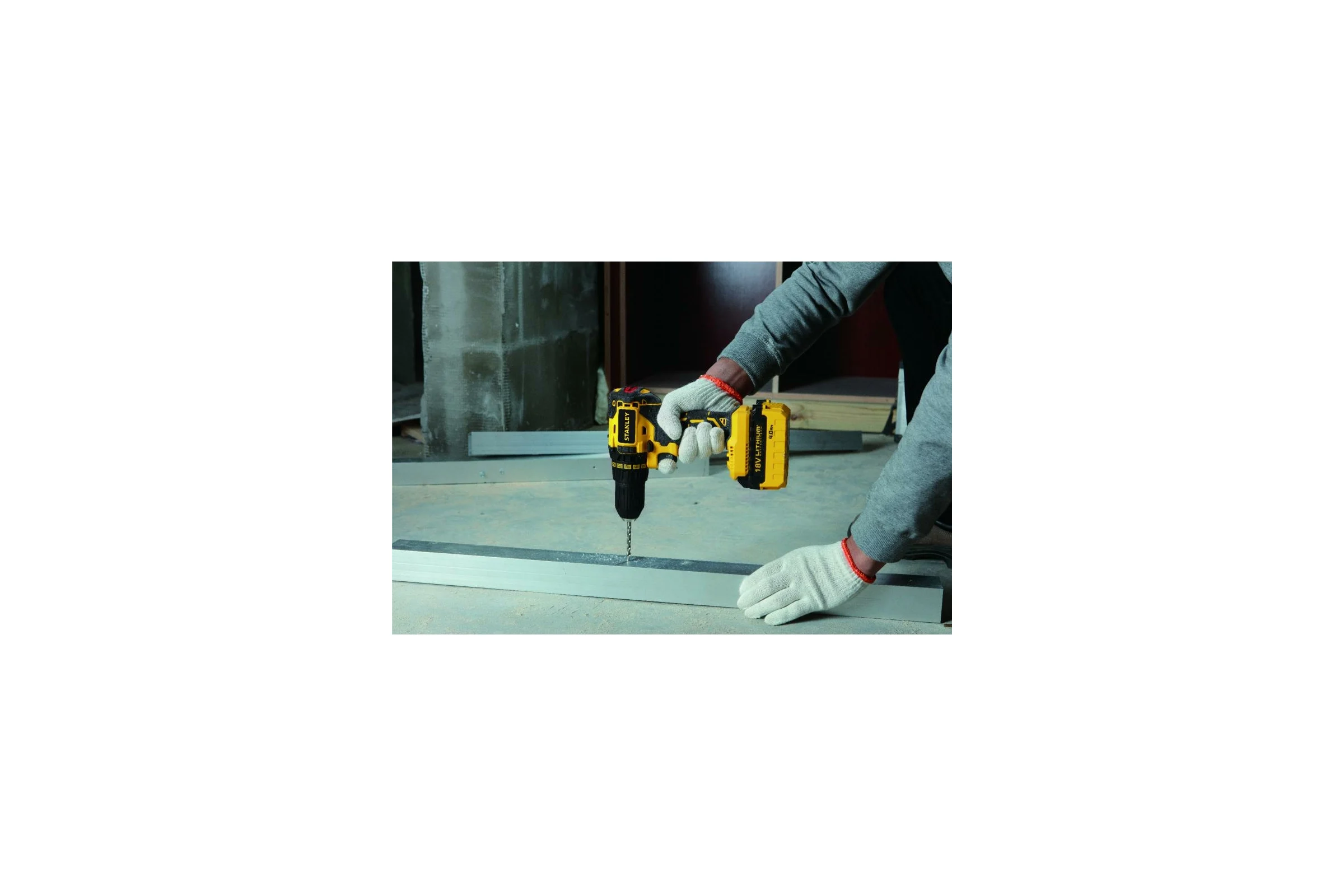 Бесщеточная дрель-шуруповерт Stanley SBD201M2K-RU
