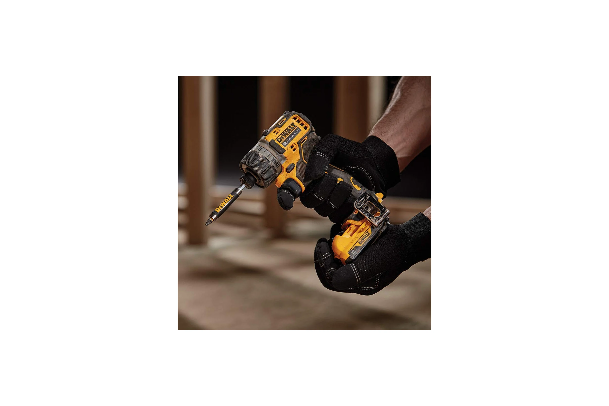 Шуруповерт DEWALT 12 В XR DCF601D2-QW