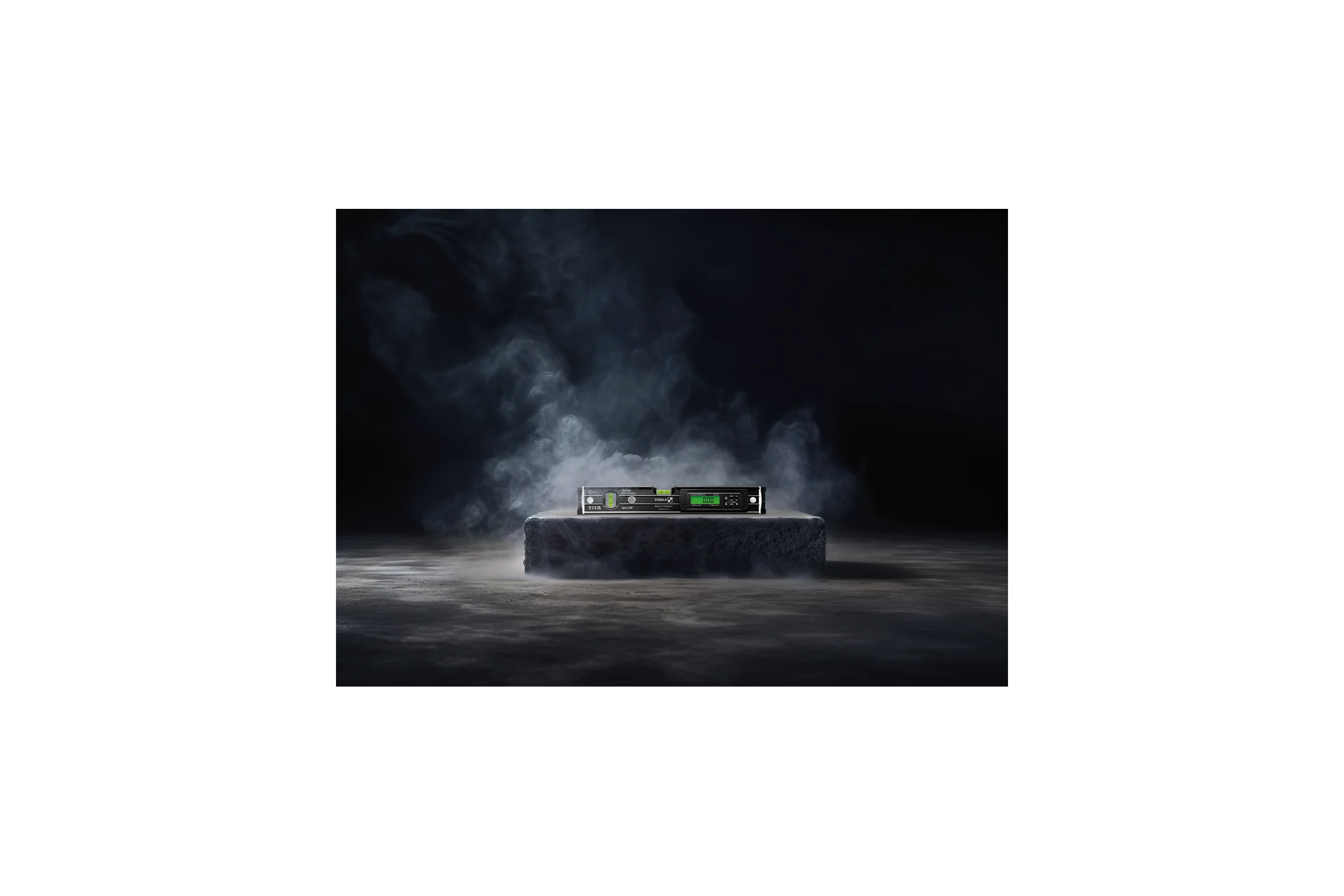 Уровень STABILA TECH 196 DL Dark Shadow 40 см, IP 67, 1 вертикальный, 1 горизонтальный глазок, 2 ЖК дисплея, точность 0,5 мм/м 20006