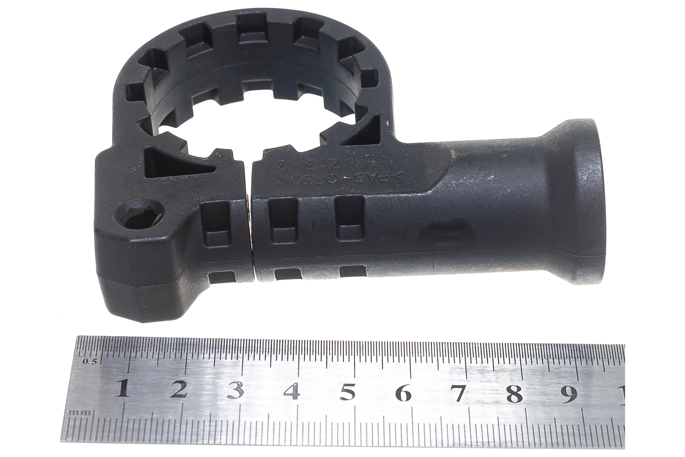 Основание боковой ручки к HR2450 Makita 417630-4