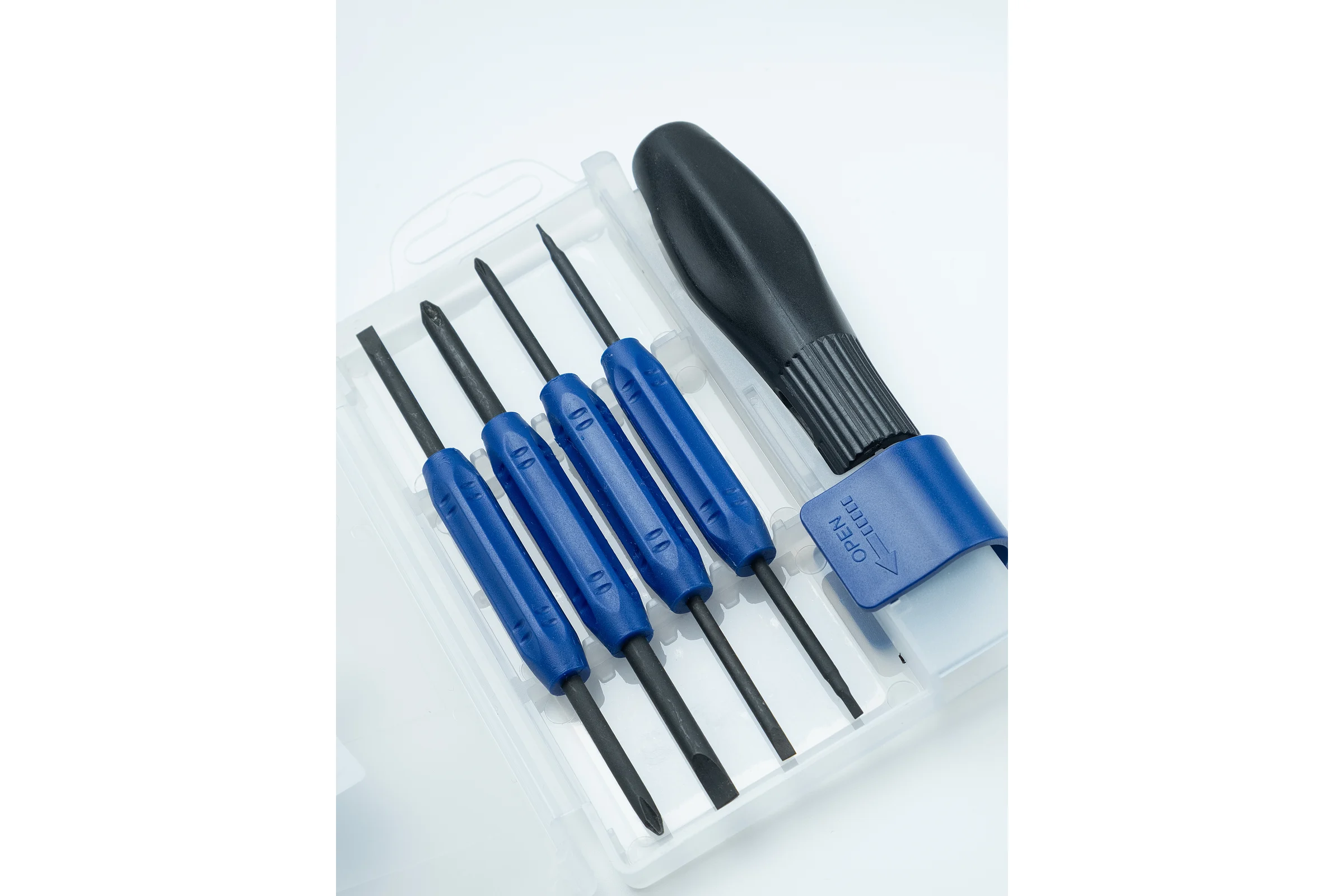 Отвертка Kubis 8-В-1 в кейсе, PH2-SL5 мм, PH1-SL4 мм 02-08-0208