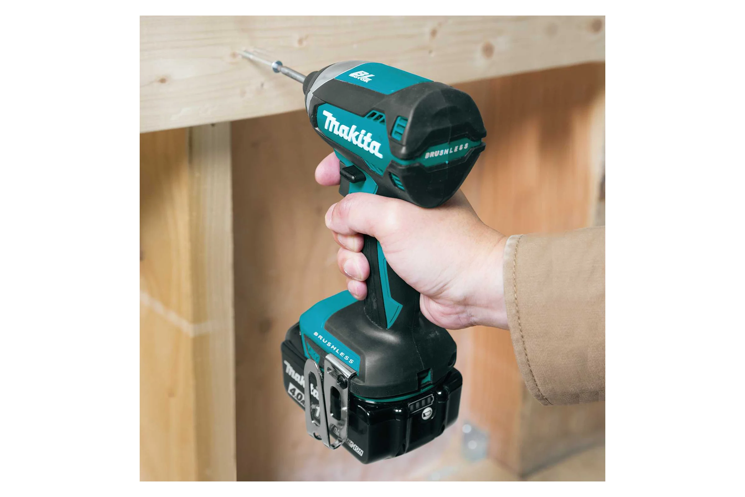 Шуруповерт аккумуляторный ударный бесщеточный Makita18В, 18В,1x5Ач, Li-ion,0-3400об\м,6-ти гр1\4",1.3кг,кейс,170Нм,М5-М16 DTD153RT