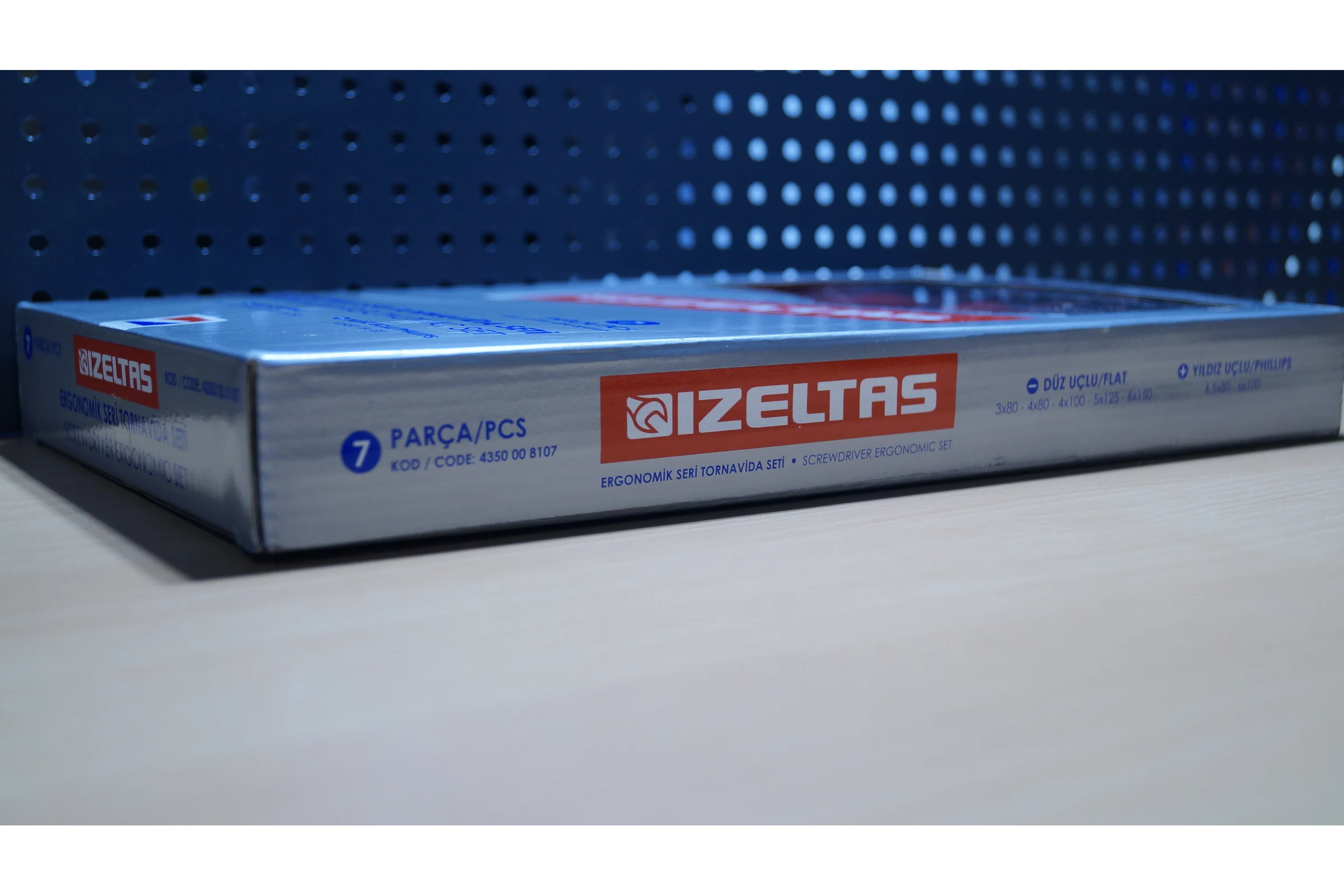 Набор отверток IZELTAS ERGONOMIK прямой+крестообразный шлиц, 7 предметов 4350008107