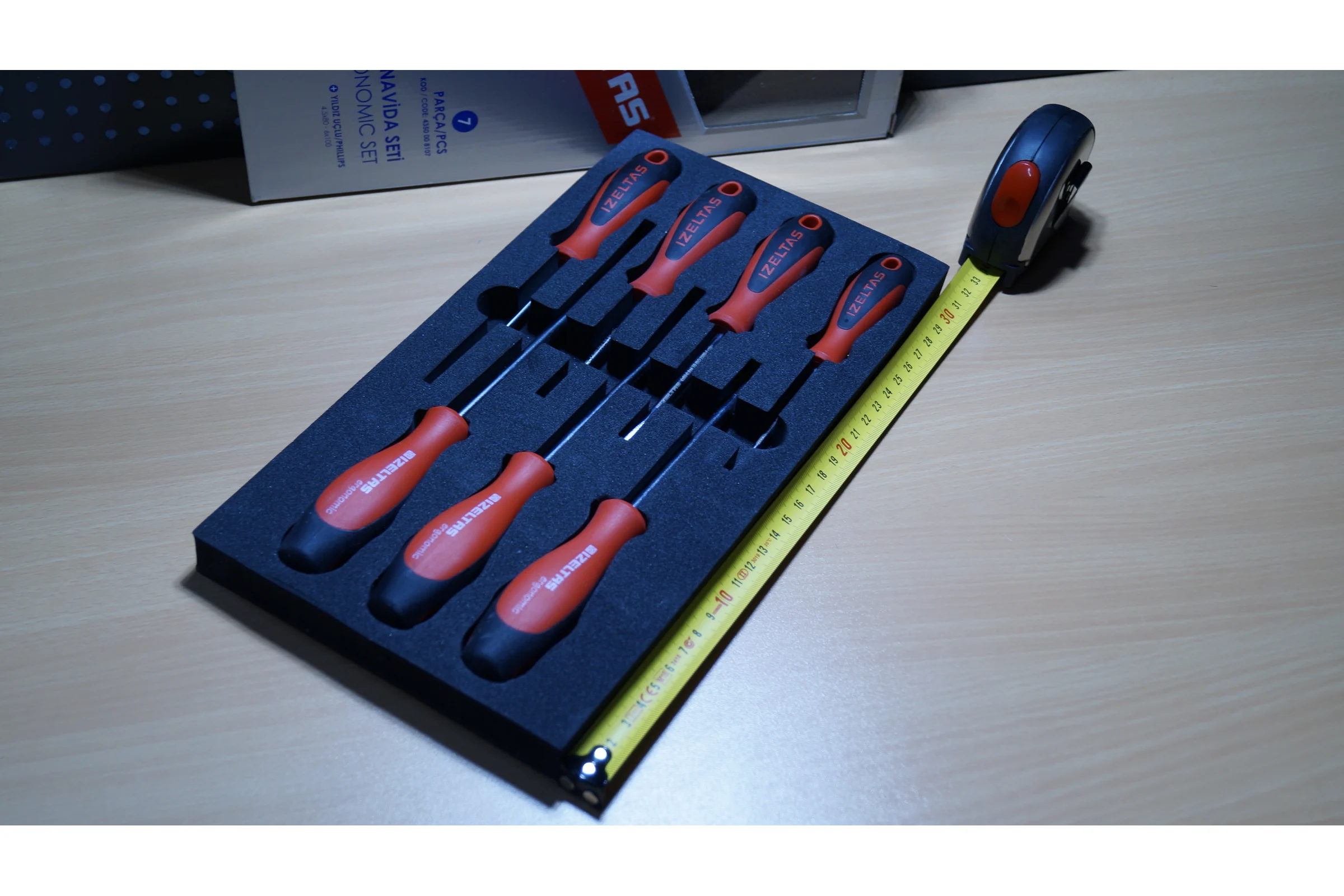 Набор отверток IZELTAS ERGONOMIK прямой+крестообразный шлиц, 7 предметов 4350008107
