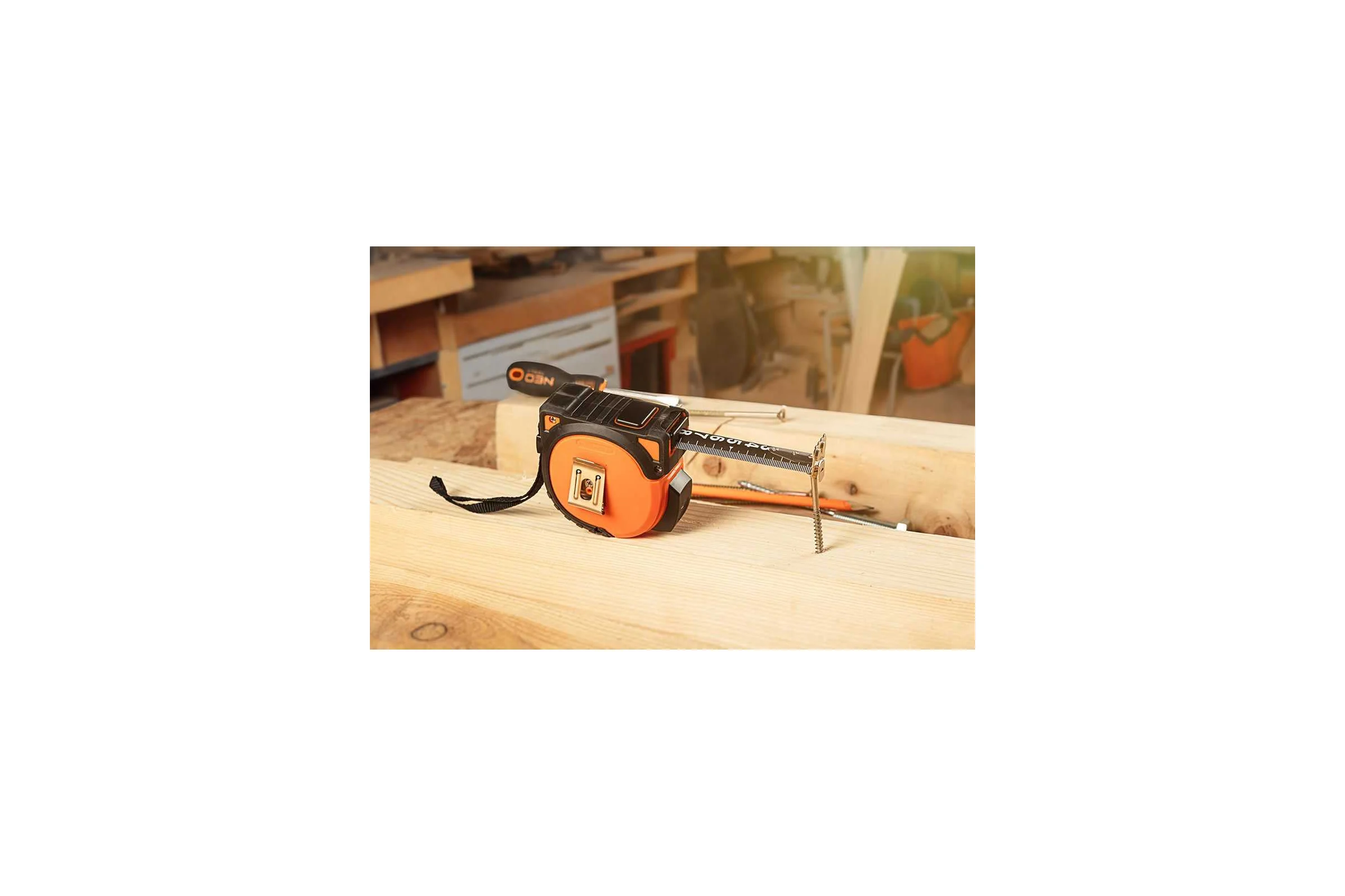 Стальная рулетка NEO TOOLS Super Black 3 м, 16 мм, автоматическая блокировка, две кнопки остановки, магнит 67-241