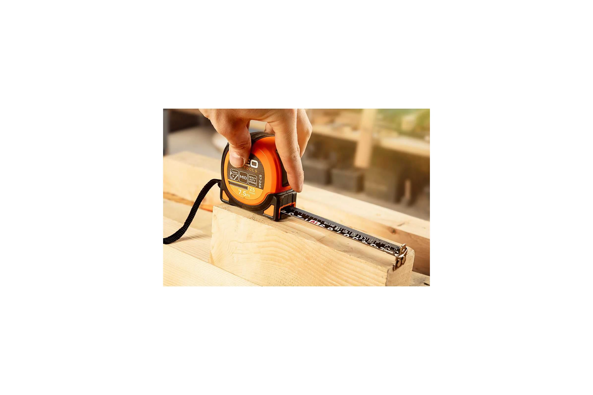 Стальная рулетка NEO TOOLS Super Black 3 м, 16 мм, автоматическая блокировка, две кнопки остановки, магнит 67-241
