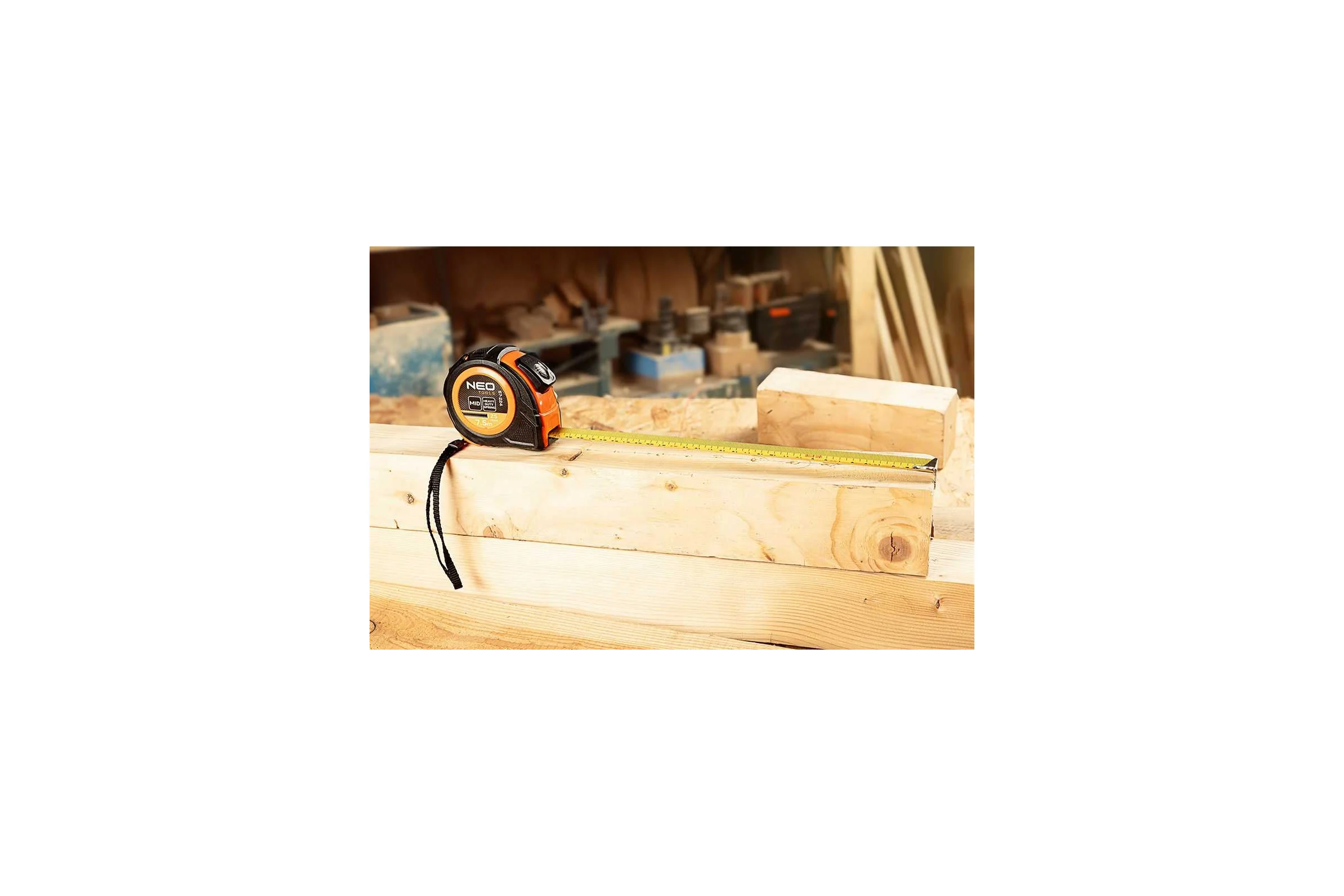Рулонная стальная рулетка NEO TOOLS 3 м, 16 мм, автоблокировка, две кнопки остановки 67-221