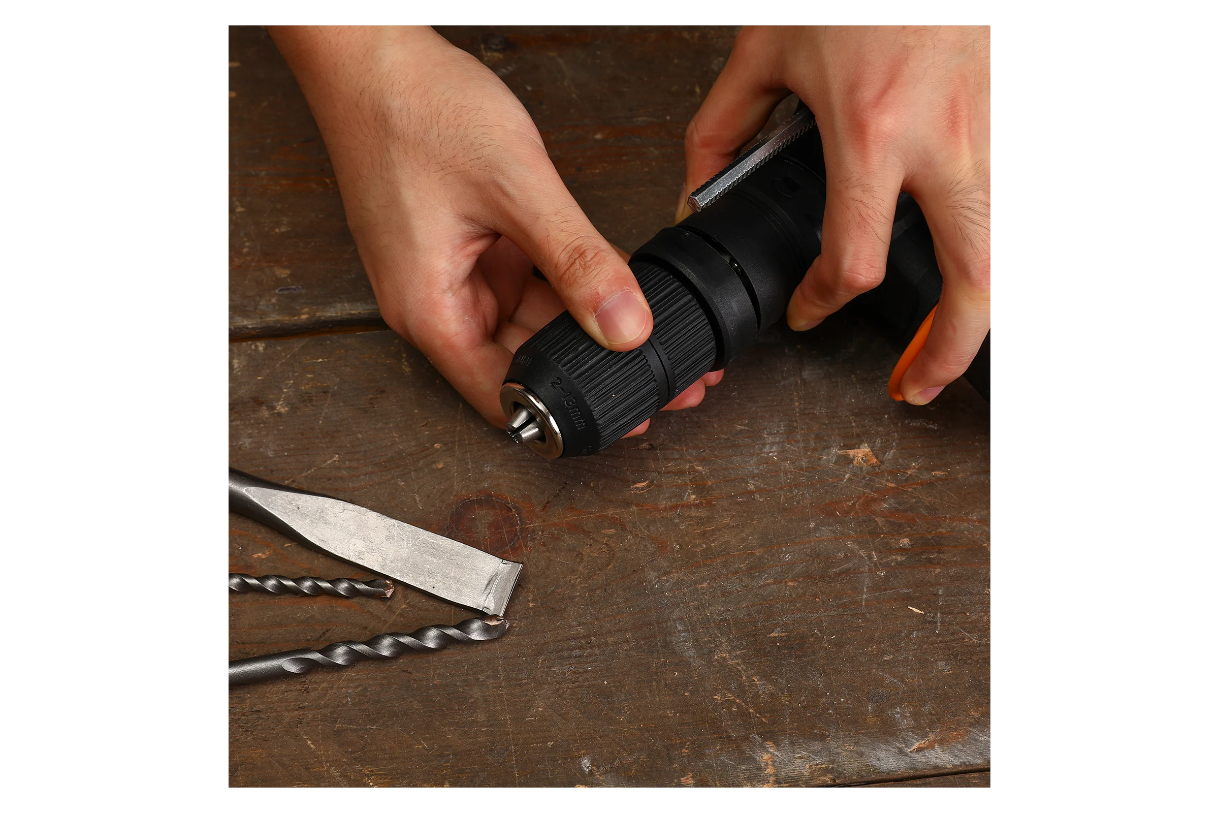 Перфоратор сетевой DEKO ZKH1150W в кейсе с набором из 5 буров SDS+ и дополнительным патроном 084-1017