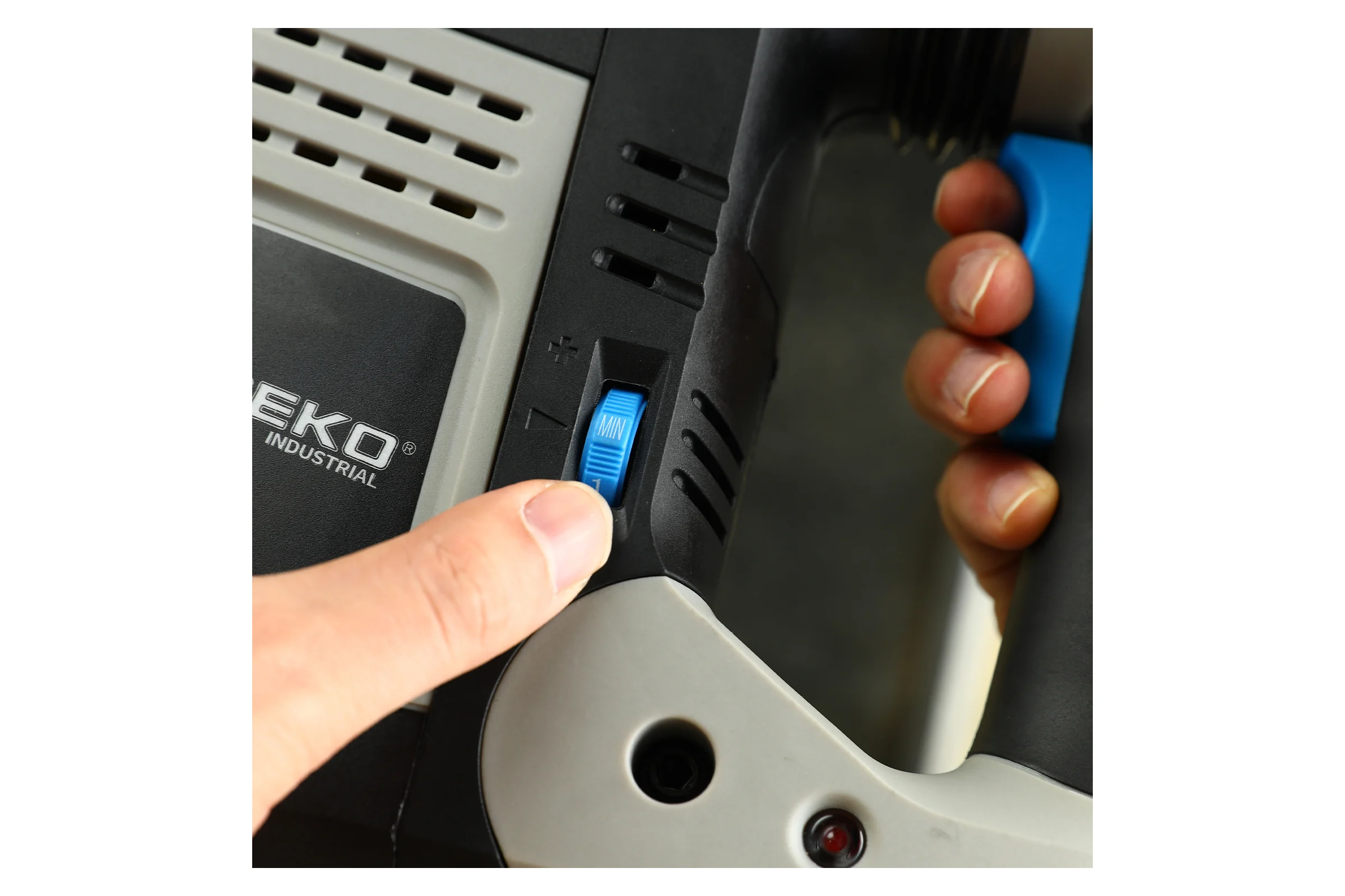 Перфоратор сетевой DEKO ZKH2000W, 2000 Вт, с патроном SDS-max, 10 Дж, в кейсе 084-1030