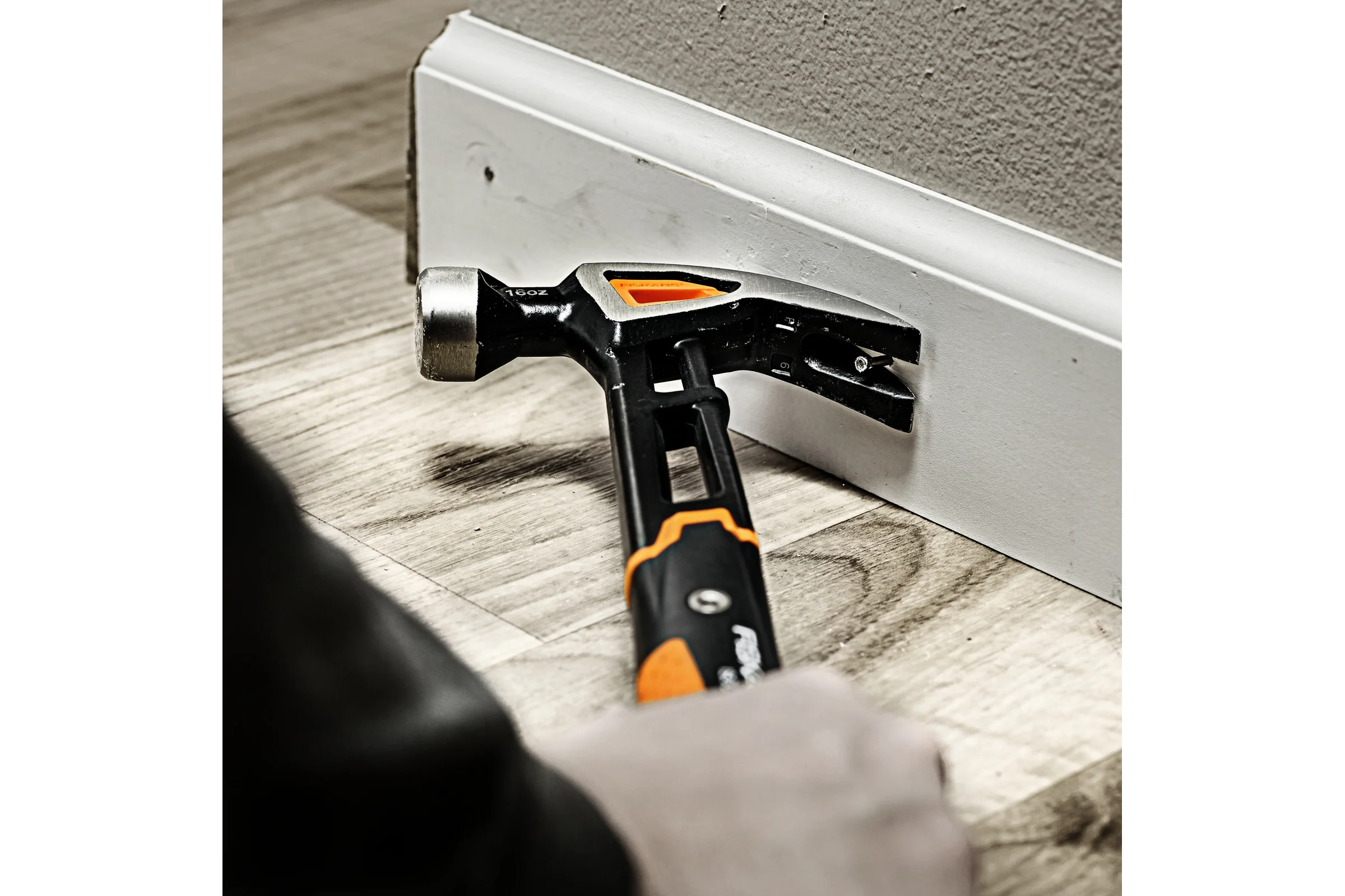 Молоток с загнутым гвоздодёром Fiskars M 16oz 13.5 дюймов 1027202