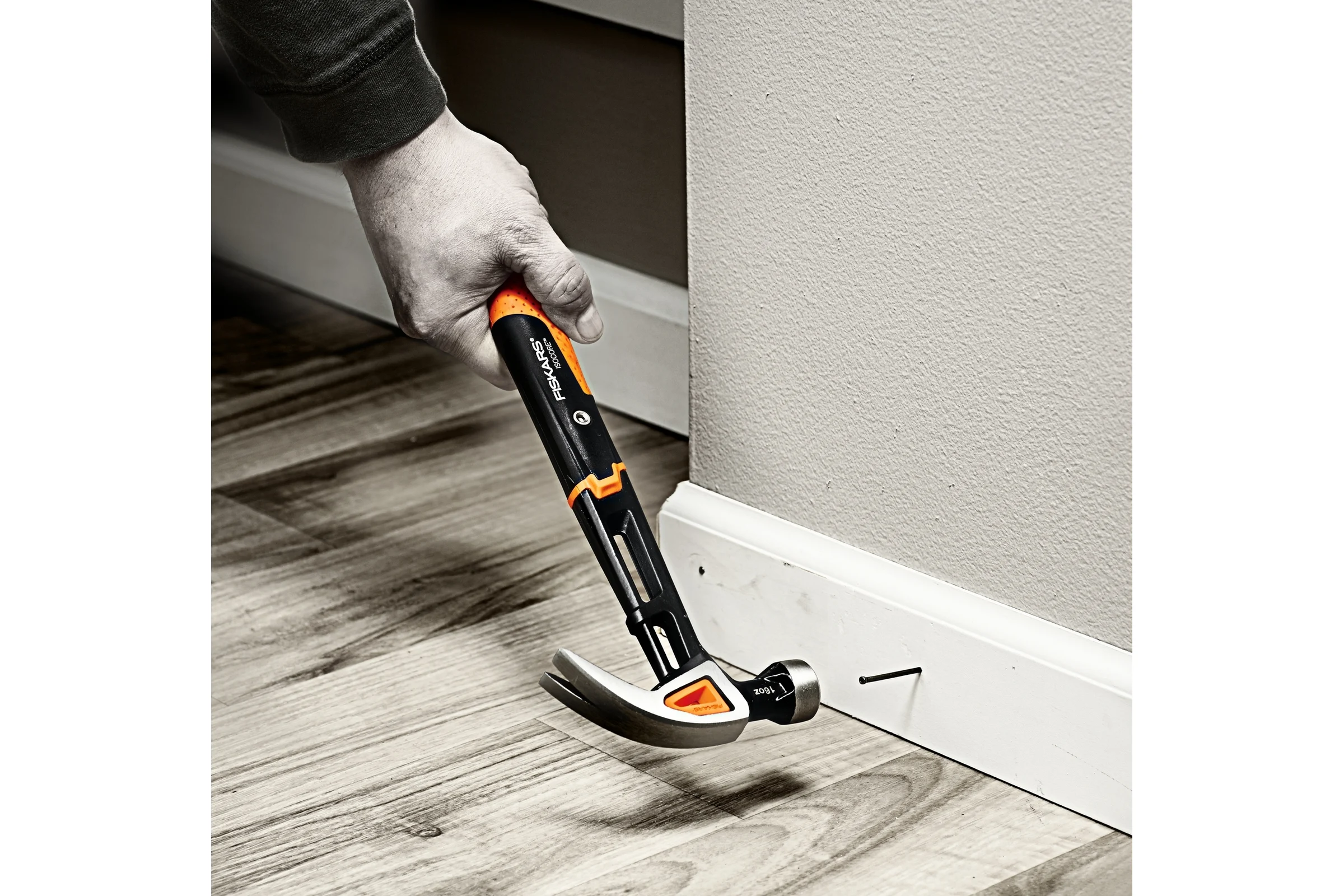 Молоток с загнутым гвоздодёром Fiskars M 16oz 13.5 дюймов 1027202