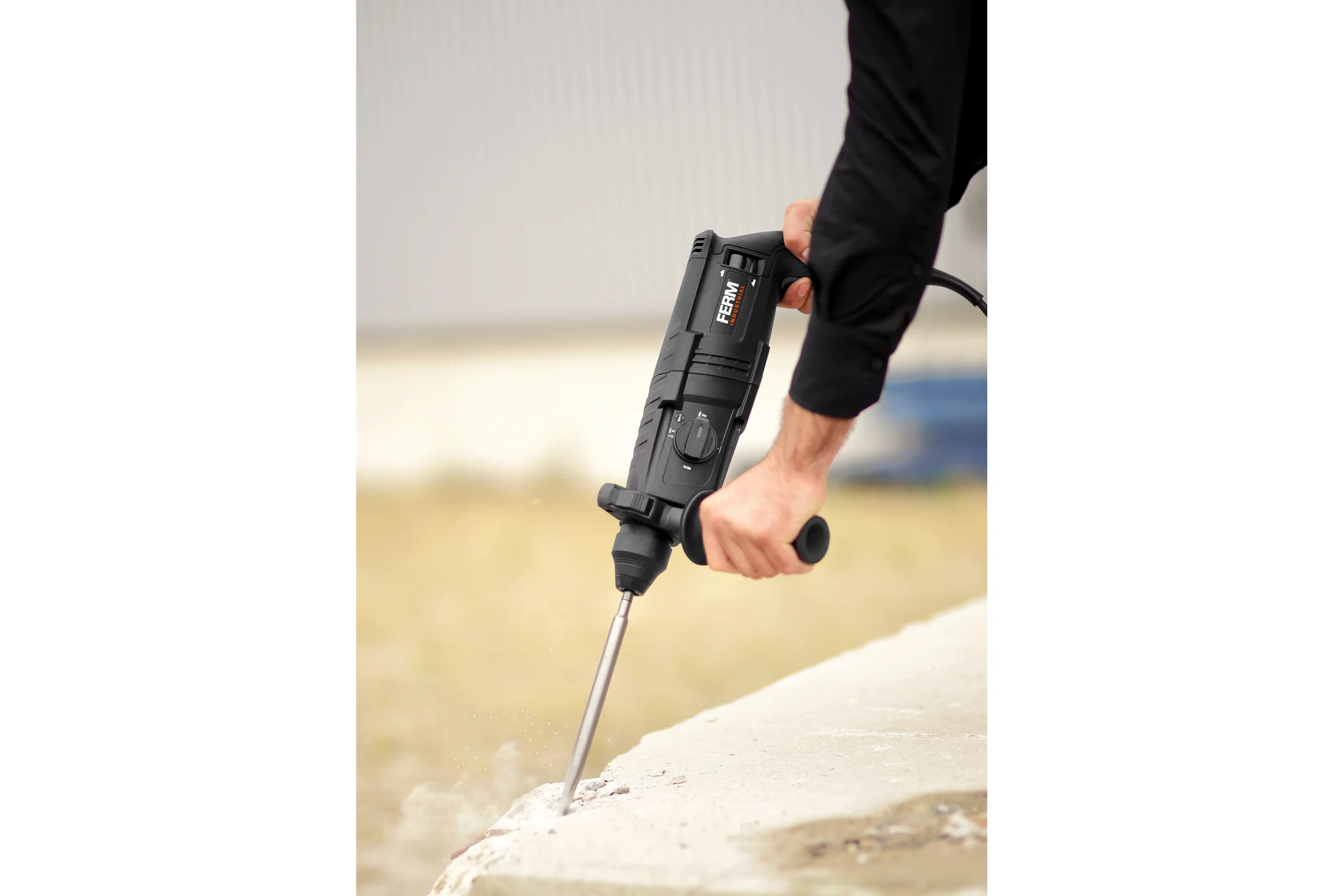 Перфоратор FERM IND SDS-plus 800 W, сила удара - 2.7 Дж, число ударов в мин - 0-5500 HDM1038P