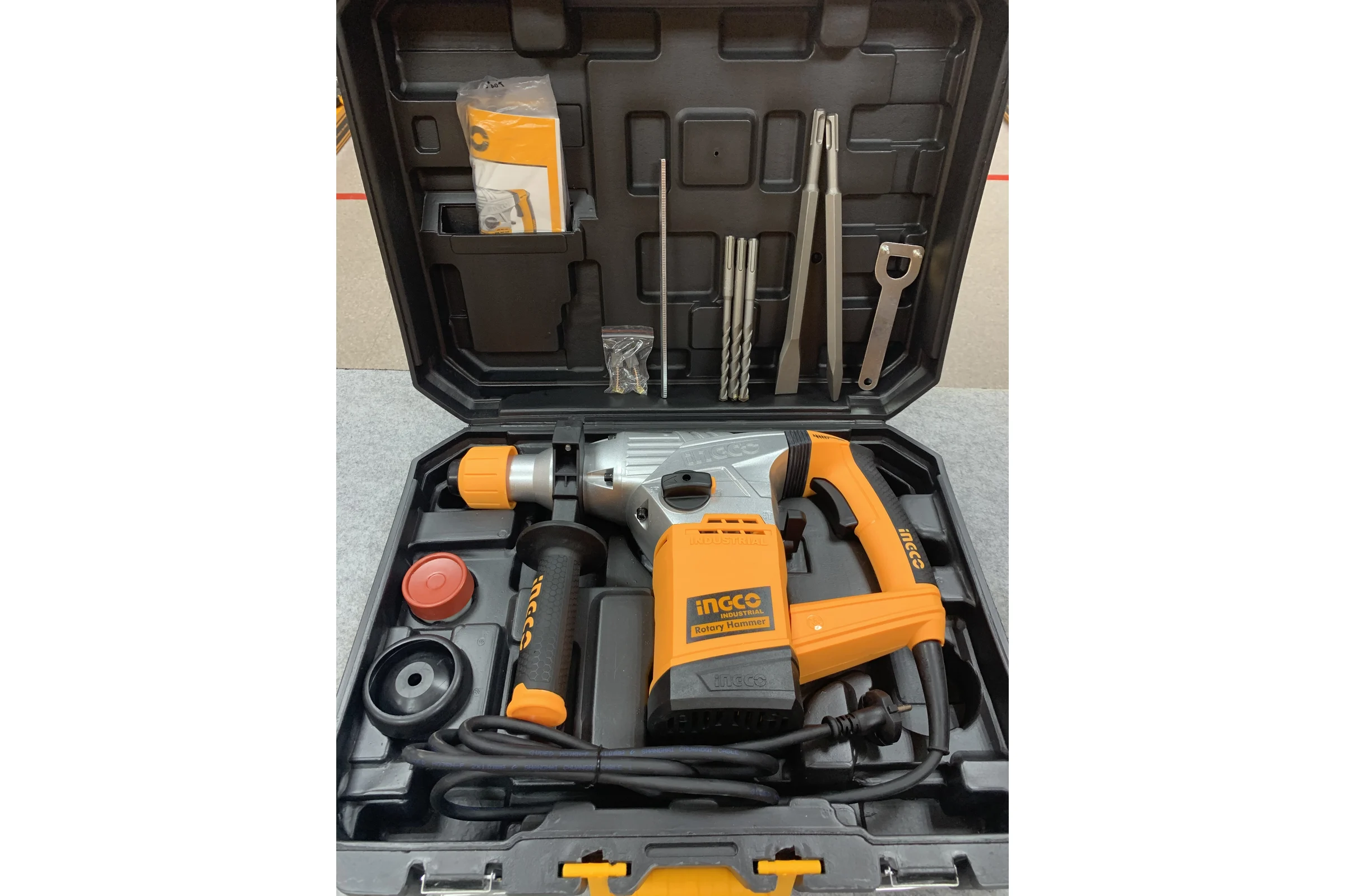 Перфоратор INGCO INDUSTRIAL RH15008