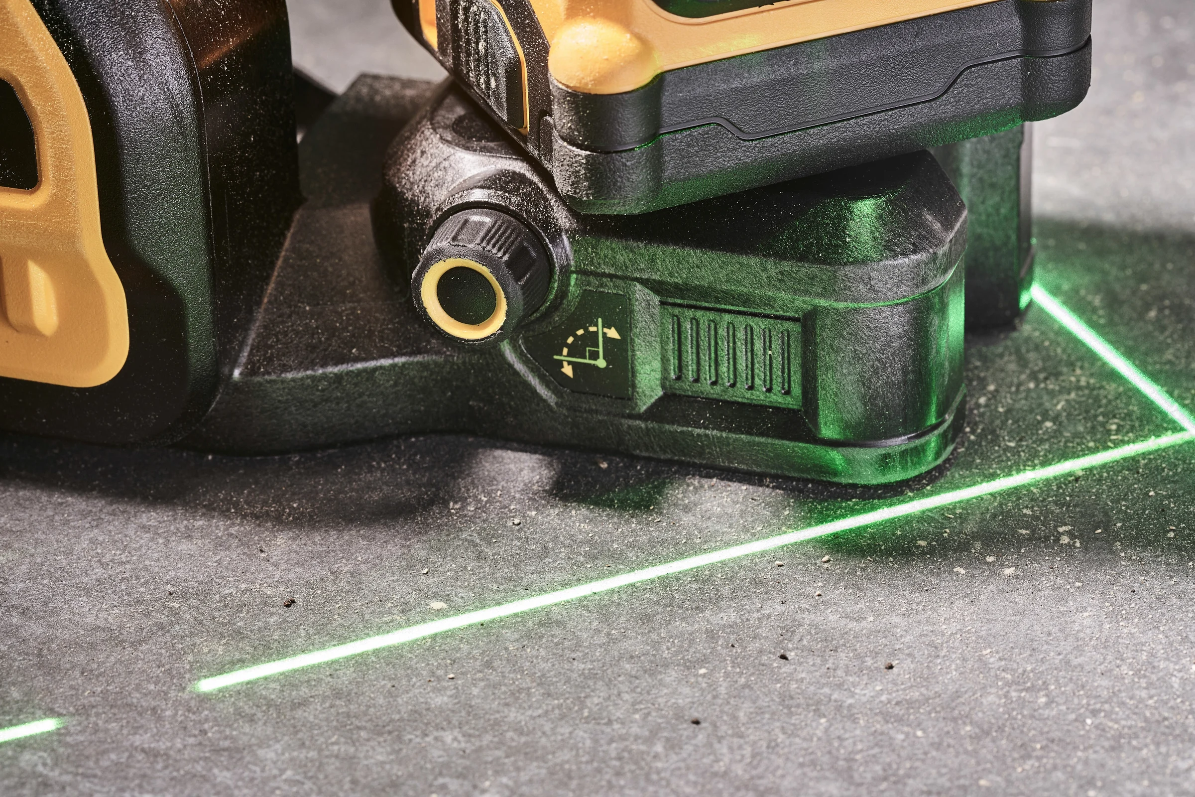 Самовыравнивающийся лазерный уровень DEWALT DCE089D1G18-QW