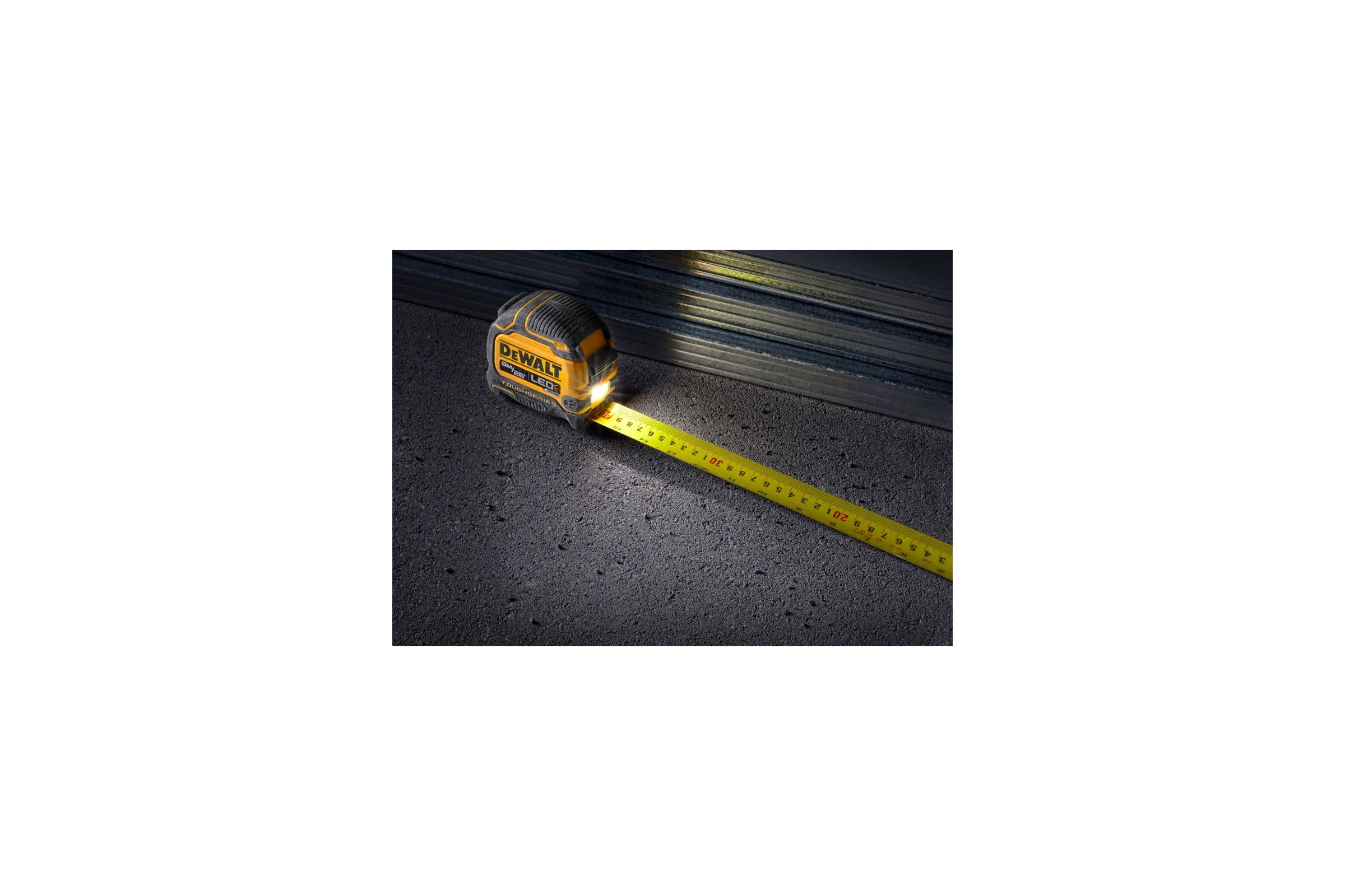 Рулетка Dewalt с подсветкой, 8 м DWHT35268