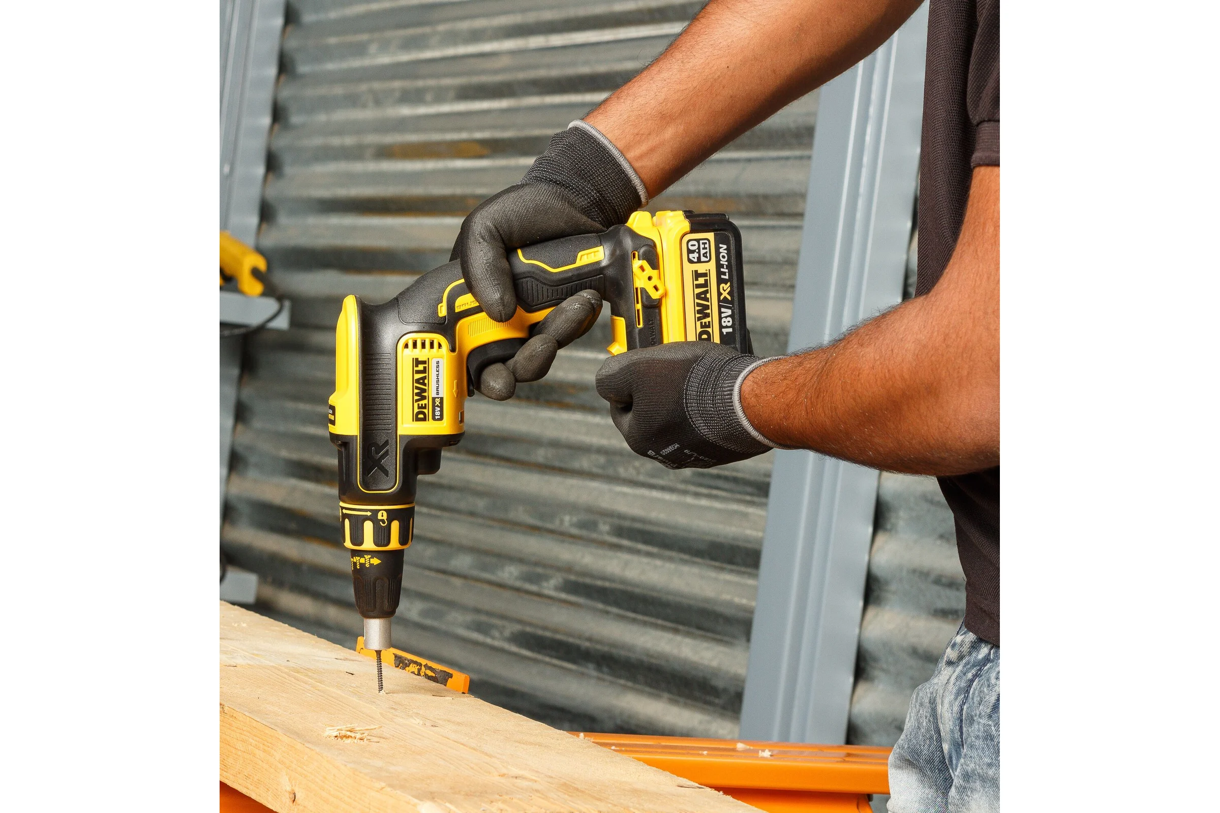 Аккумуляторный ленточный шуруповерт DEWALT DCF620N, 18 В, 30 Нм, 4400 об/мин, без АКБ и ЗУ DCF620N-XJ