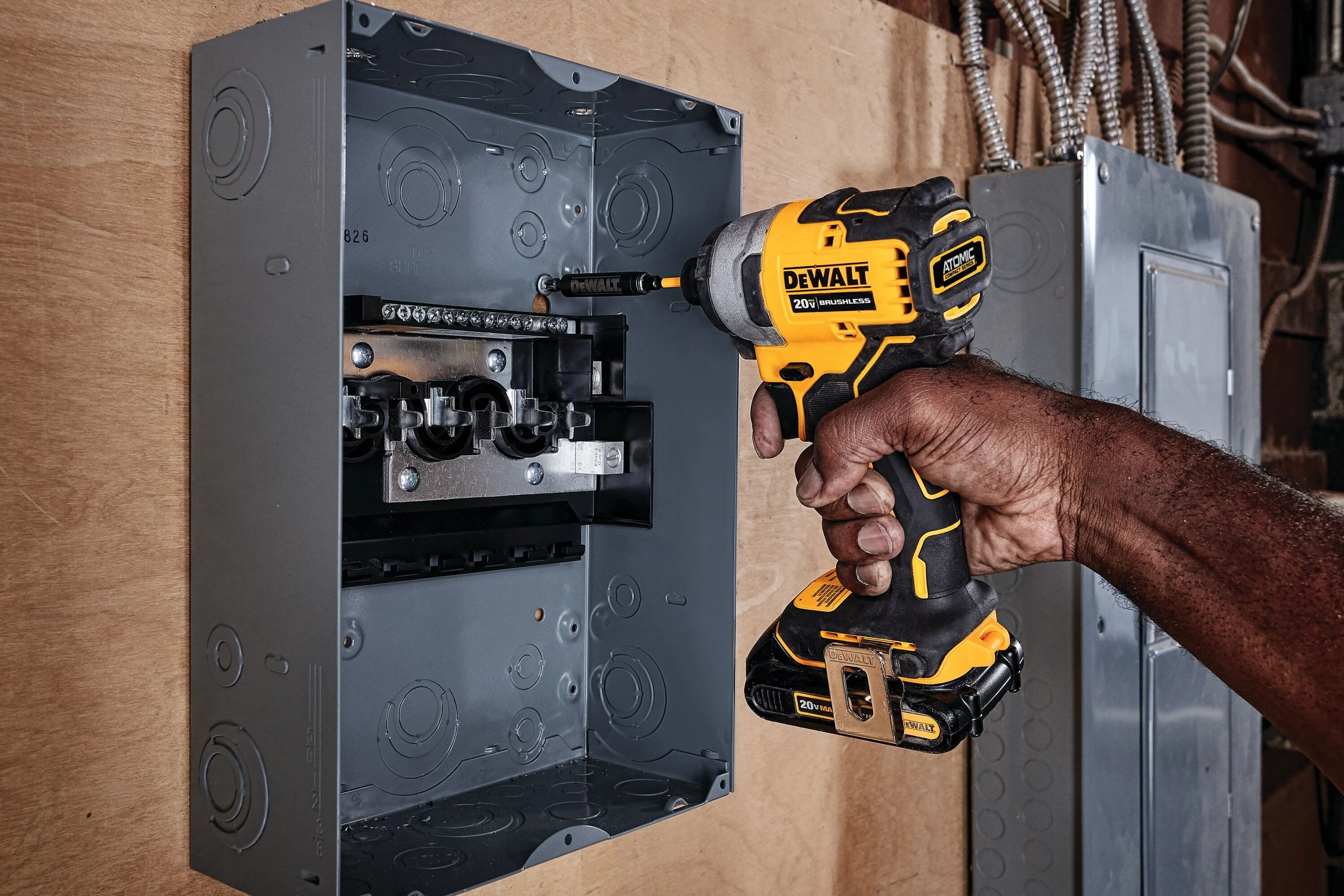 Аккумуляторный шуруповерт DEWALT DCF809NT, 18 В, 190 Нм, 3200 уд/мин, без АКБ и ЗУ, в кейсе DCF809NT-XJ