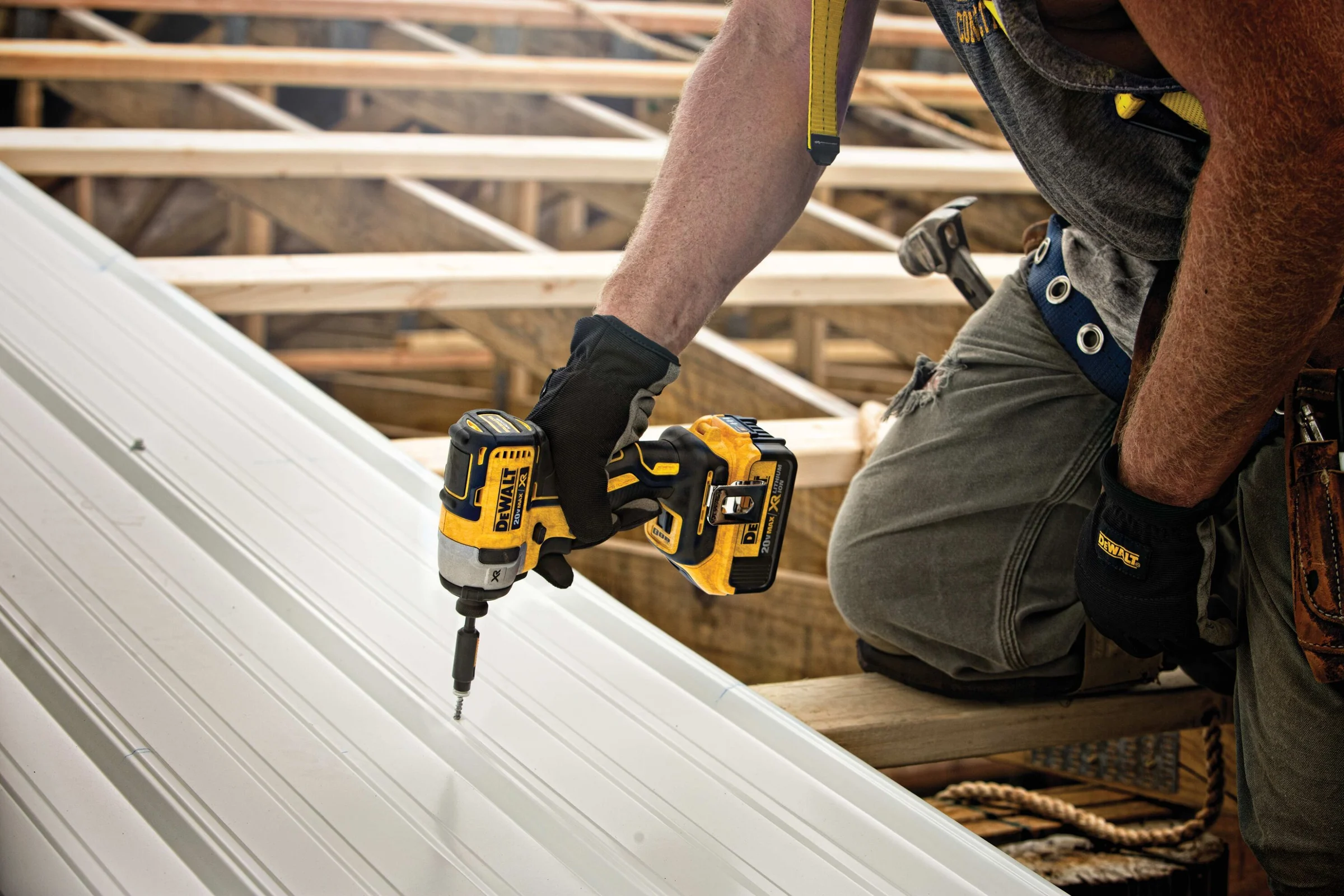 Аккумуляторный шуруповерт DEWALT DCF887P2, 18 В, 205 Нм, 3800 уд/мин, с 2 АКБ 5 Ач и ЗУ, в кейсе DCF887P2-QW