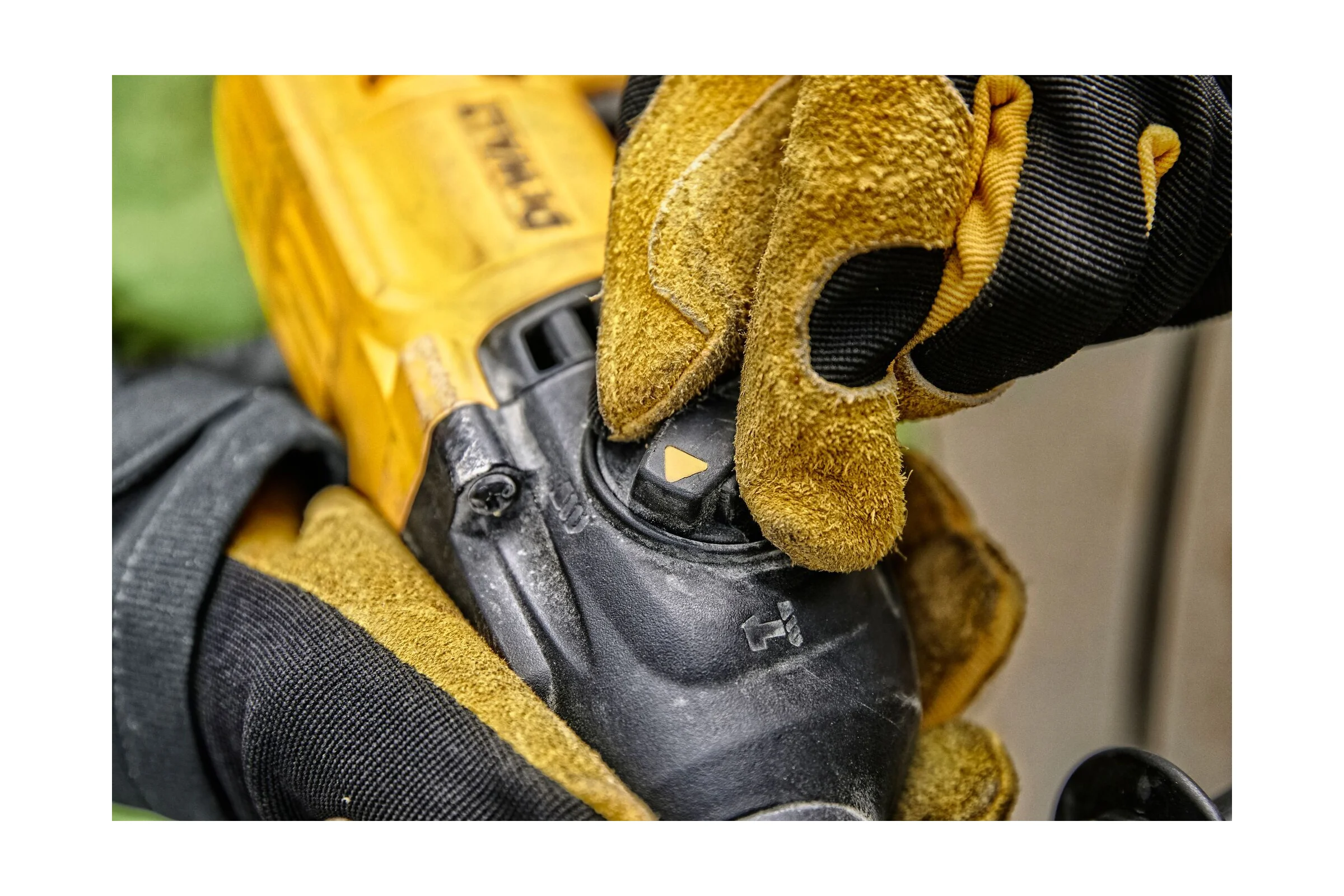 Перфоратор Dewalt D25033K, 710 Вт, 2 Дж, 5680 уд/мин, в кейсе D25033K-QS