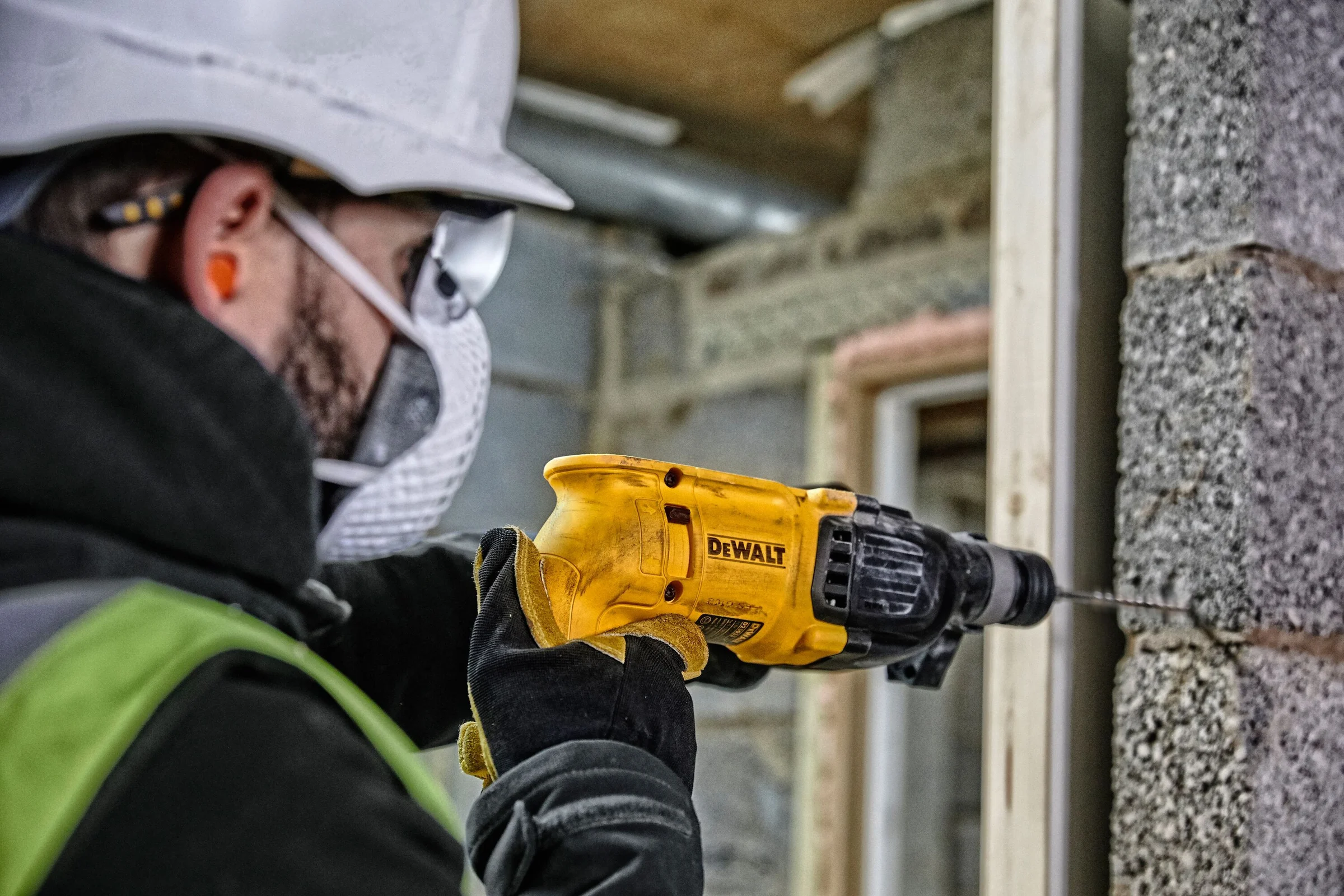 Перфоратор Dewalt D25033K, 710 Вт, 2 Дж, 5680 уд/мин, в кейсе D25033K-QS