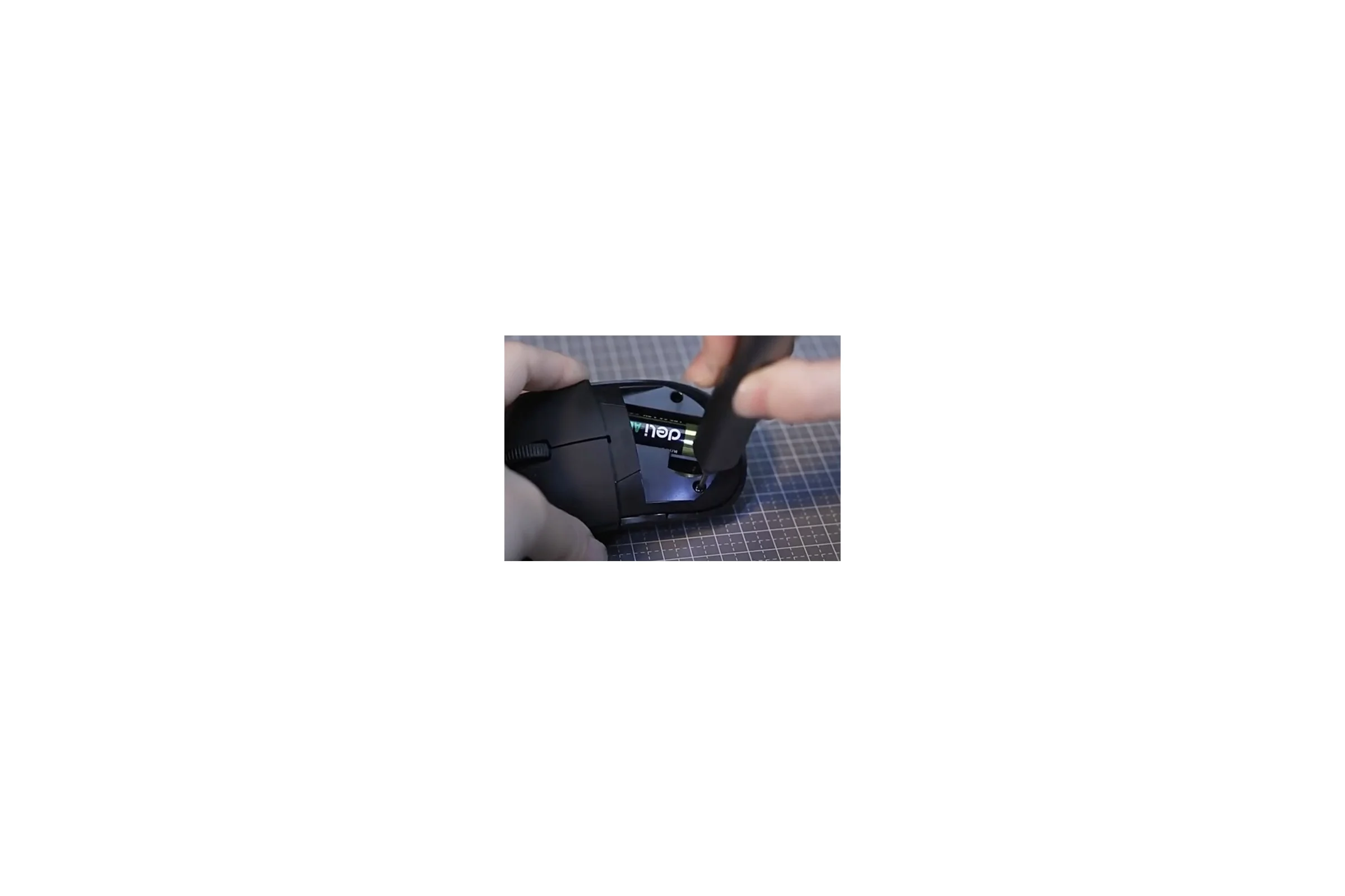 Отвертка аккумуляторная прецизионная + 25 бит DELI Home series Black DY-DP04-1B1 (3,7В, 260мАч, 0,2-3Нм, 200об/мин, Type-C, кейс) 172408