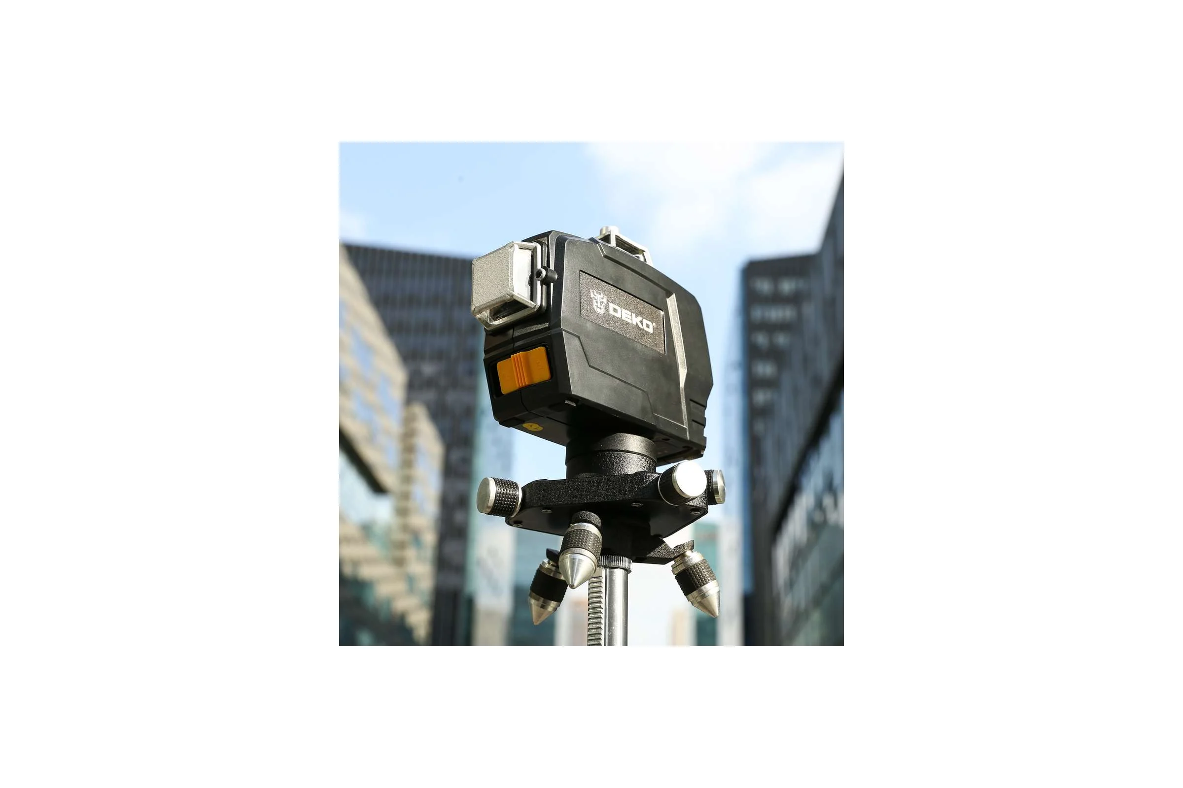 Построитель лазерных плоскостей DEKO DKLL12PG1 (3х360, зеленый луч) 065-0278