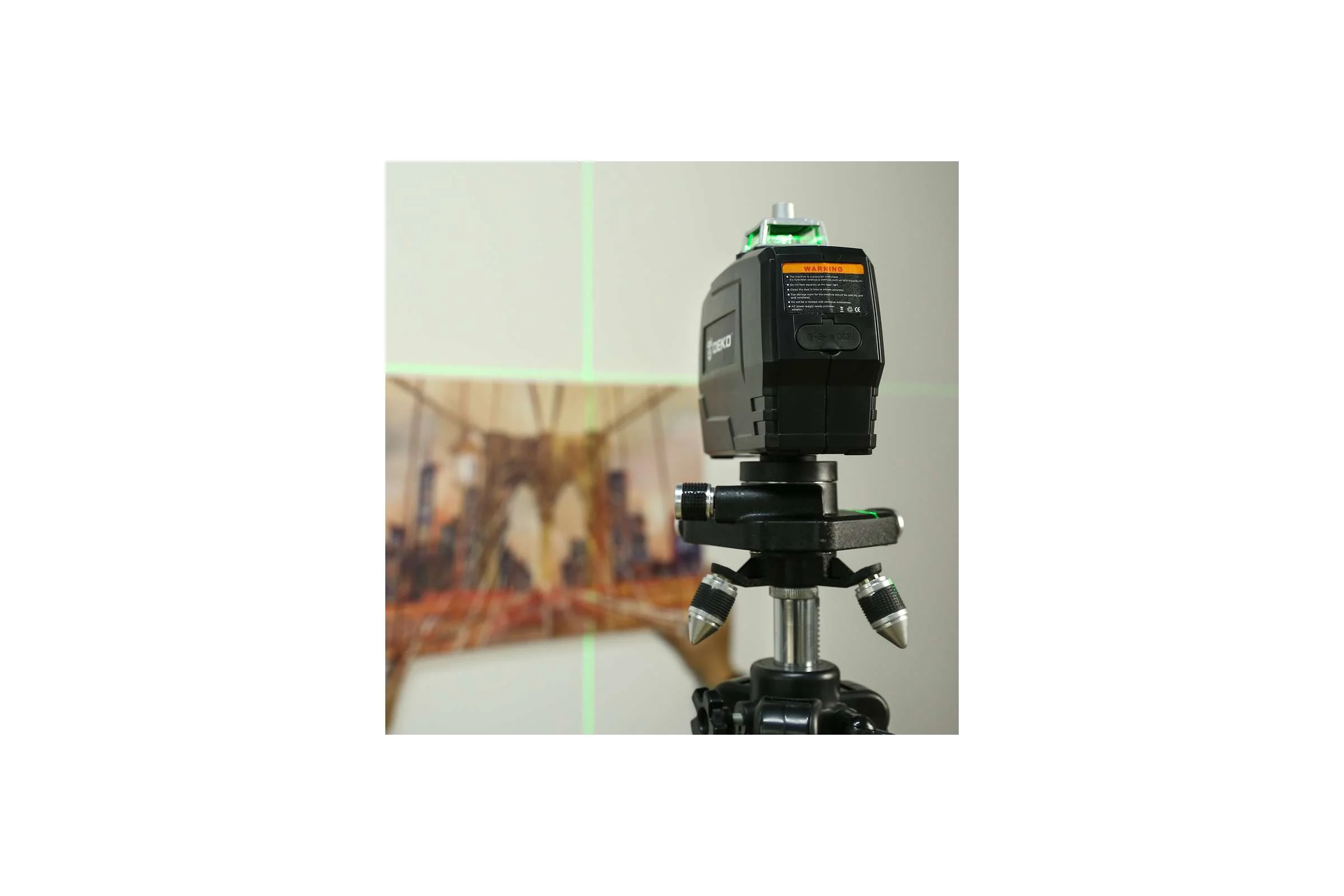 Построитель лазерных плоскостей DEKO DKLL12PG1 (3х360, зеленый луч) 065-0278