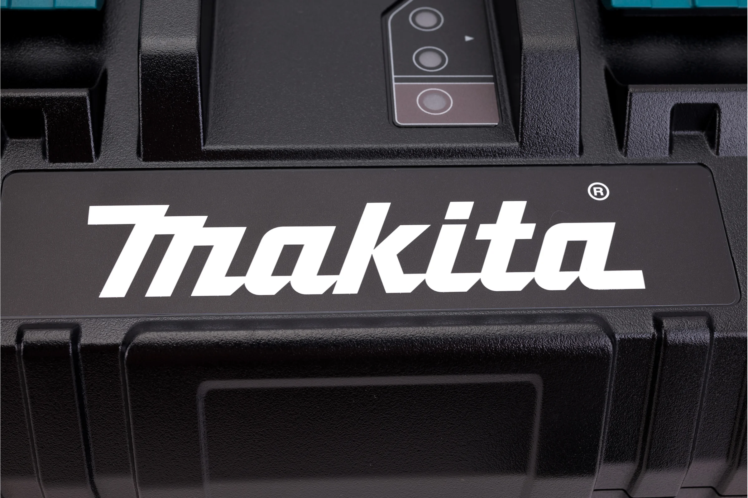 Аккумулятор 191L75-3 (2 шт; 18В; 5.0 Ач; Li-Ion) с зарядным устройством Makita 199380