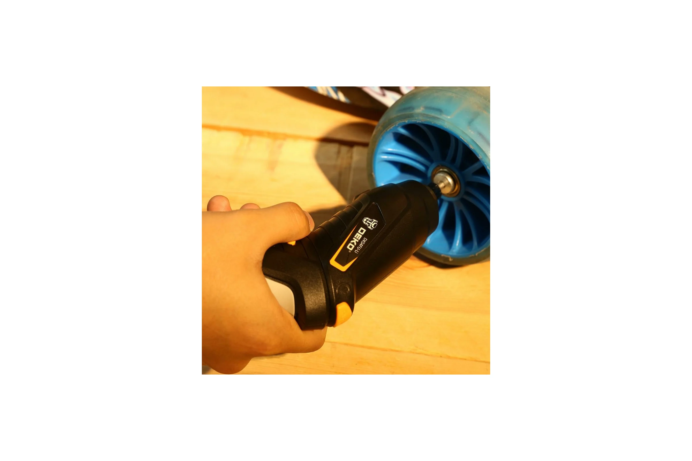 Аккумуляторная отвертка DEKO DKS4FU-Li063-4150 063-4150