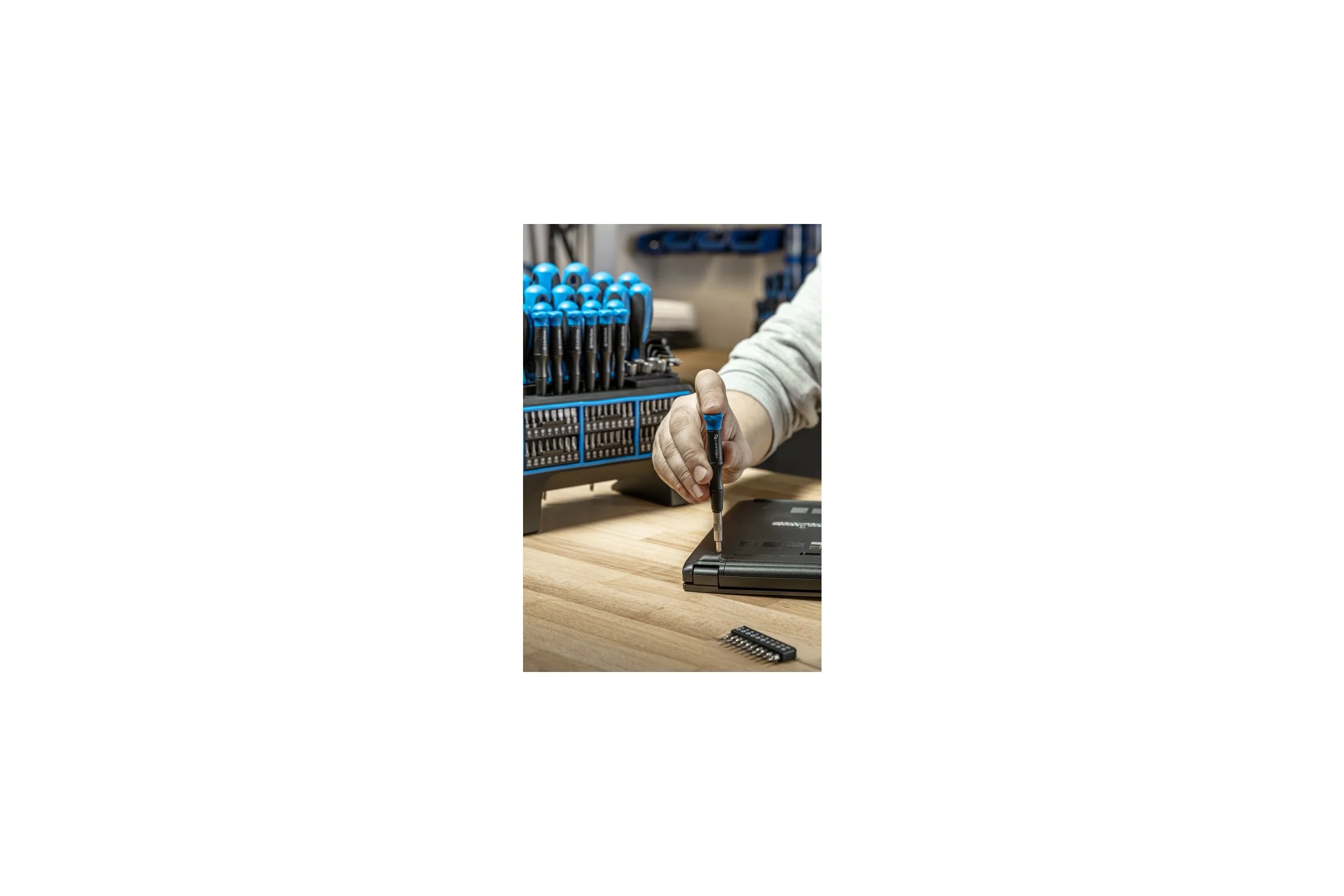 Набор отверток и бит HOEGERT TECHNIK 114 пр, сталь S2 HT1S099