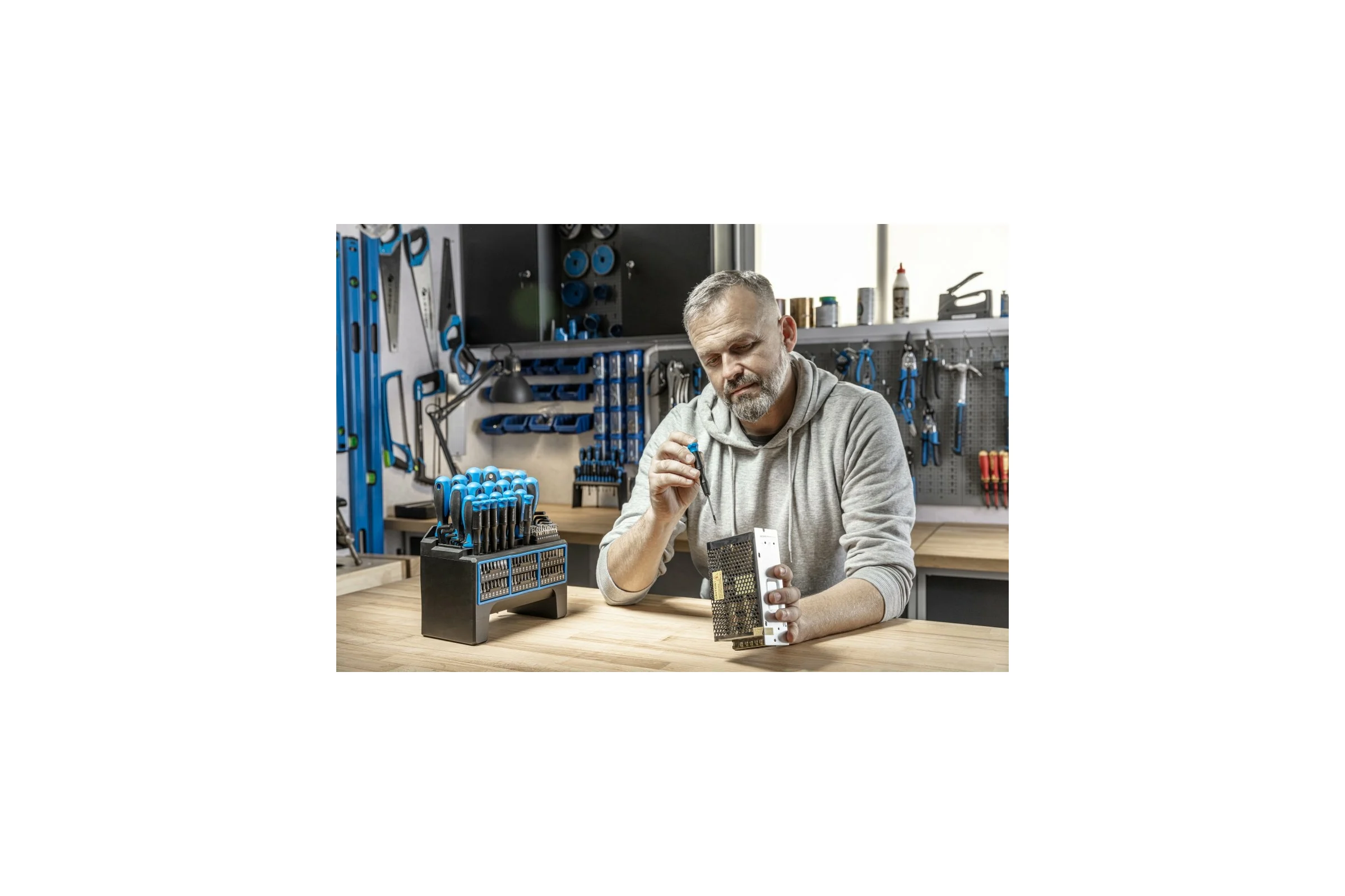 Набор отверток и бит HOEGERT TECHNIK 114 пр, сталь S2 HT1S099