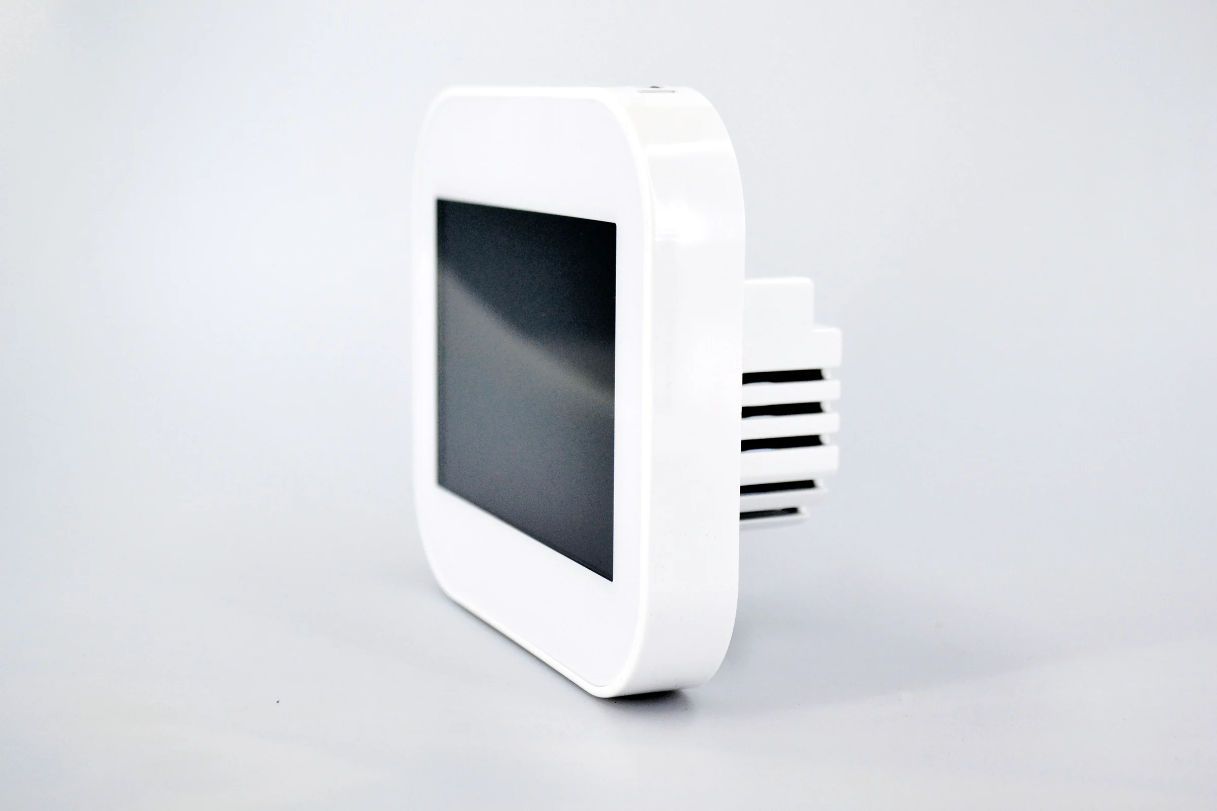 Термостат DFDESIGN DF-MC6-FGC1 (24V, управление 0-10V, Wifi, белый) 5678000000006