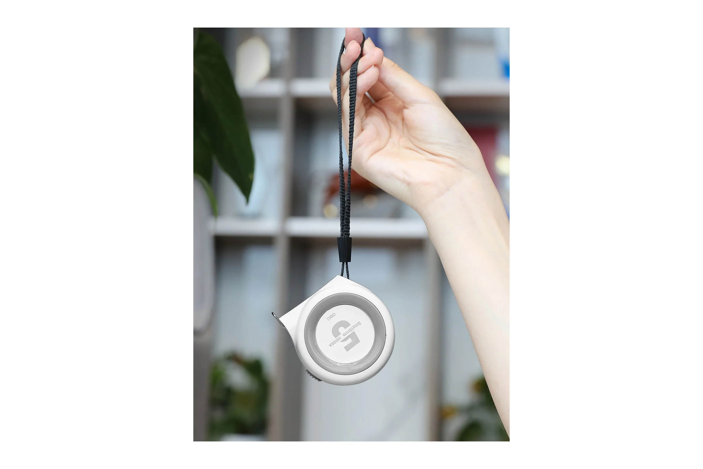 Рулетка DELI Home Series White H8105A 5м х 19мм (Эксклюзивный дизайн, софттач пластик, клипса, ремешок, подарочная упаковка) 177184