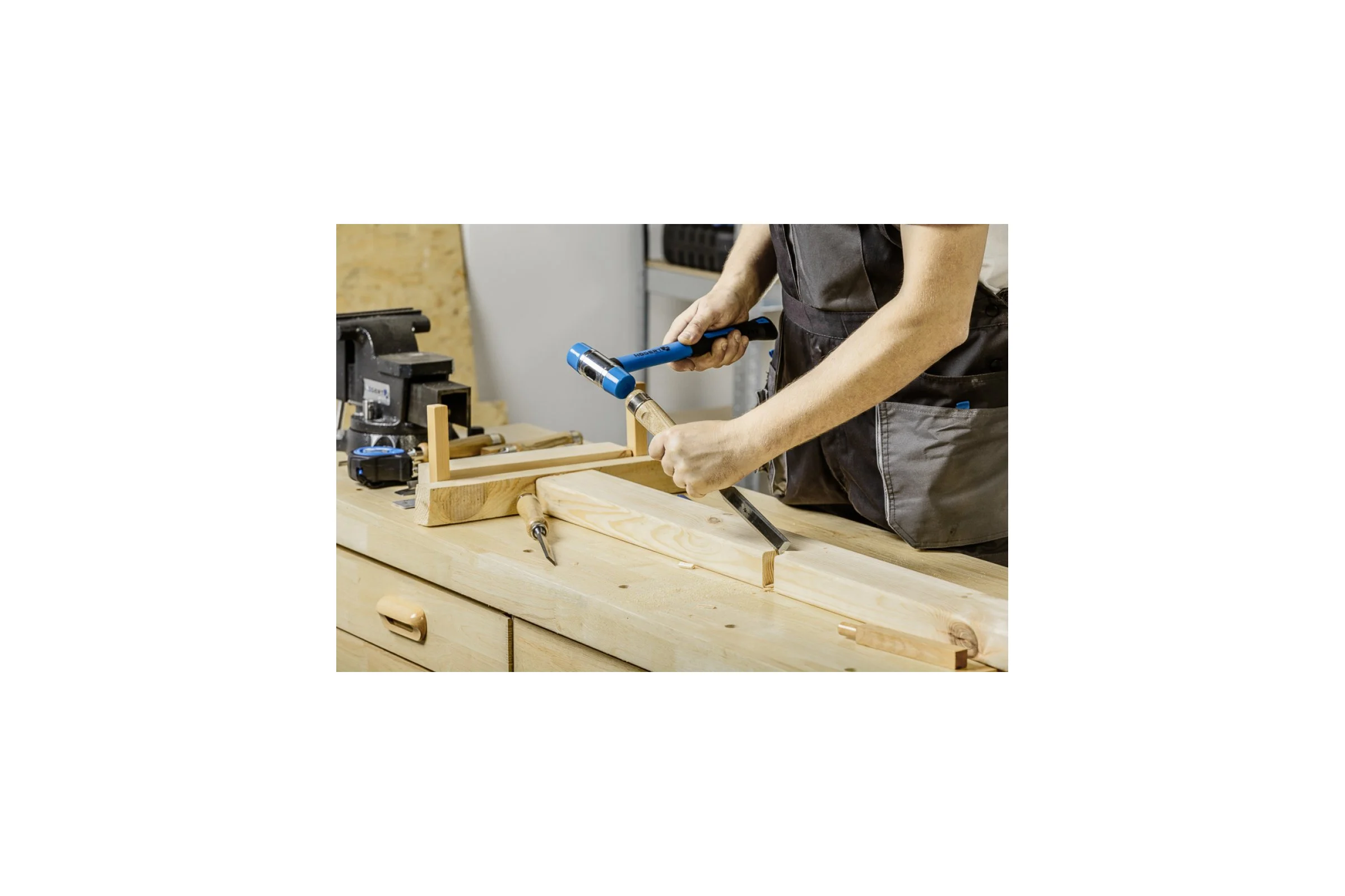Рихтовочный молоток HOEGERT TECHNIK 600 г, с рукояткой из стекловолокна HT3B048