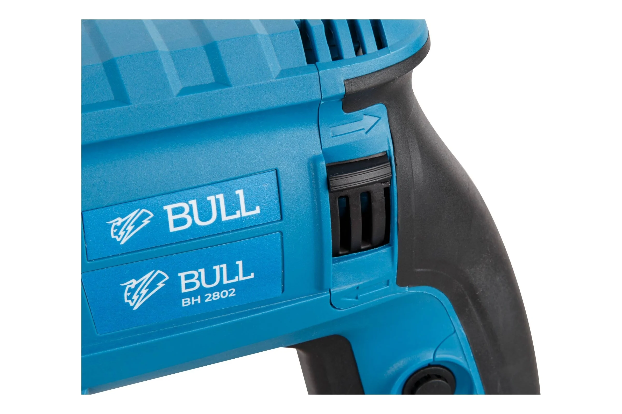 Перфоратор BULL BH 2802 в чем. Xcase 850 Вт, 3.2 Дж, 28 мм, 4 реж. + 2 зубила, 3 сверла, БЗП 1329815