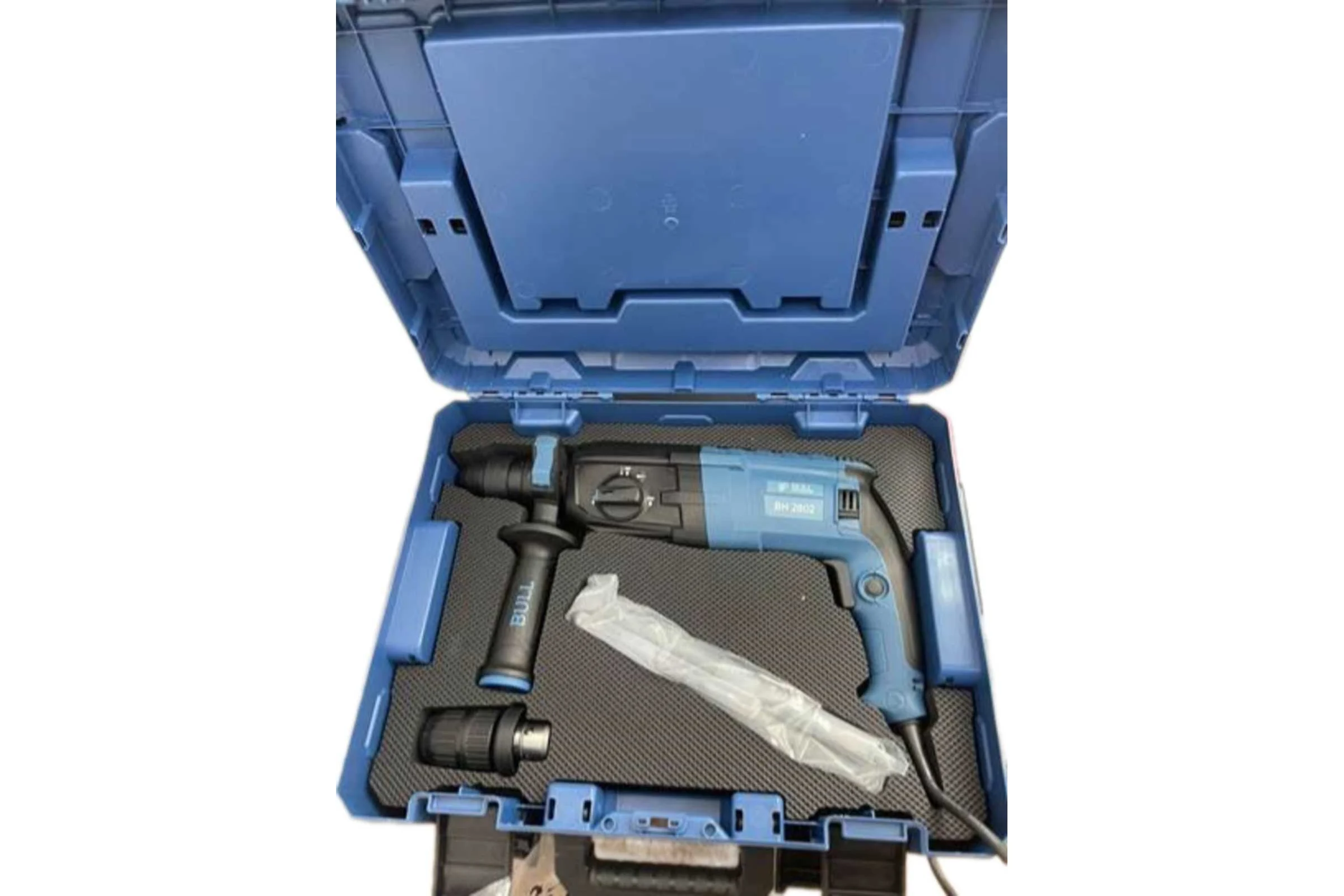 Перфоратор BULL BH 2602 в чемодане Xcase 800 Вт, 3.0 Дж, 4 реж. + 2 зубила, 3 сверла, БЗП в комплекте 1329814