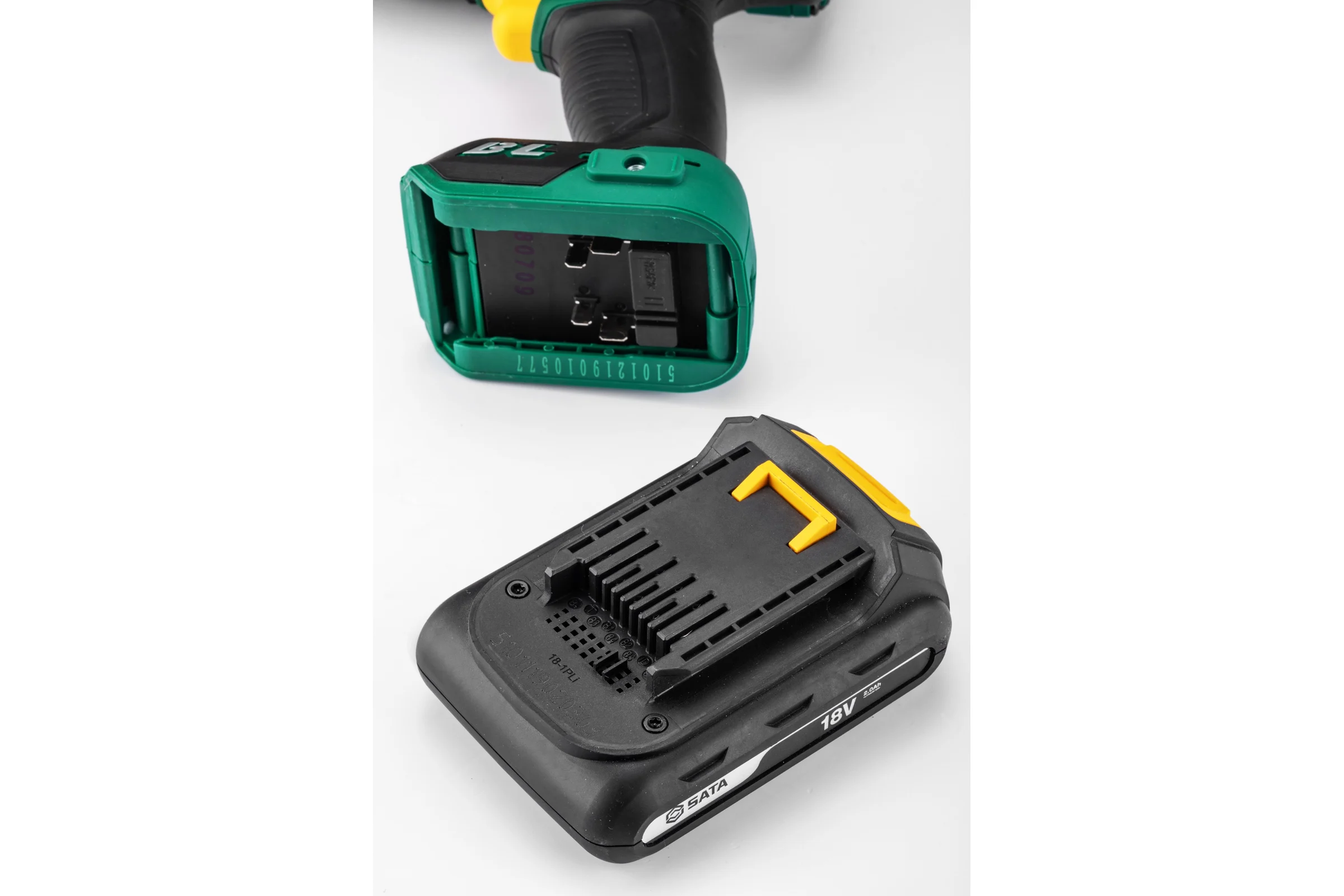 Аккумуляторная бесщёточная ударная дрель -шуруповёрт 18V Sata SC51012