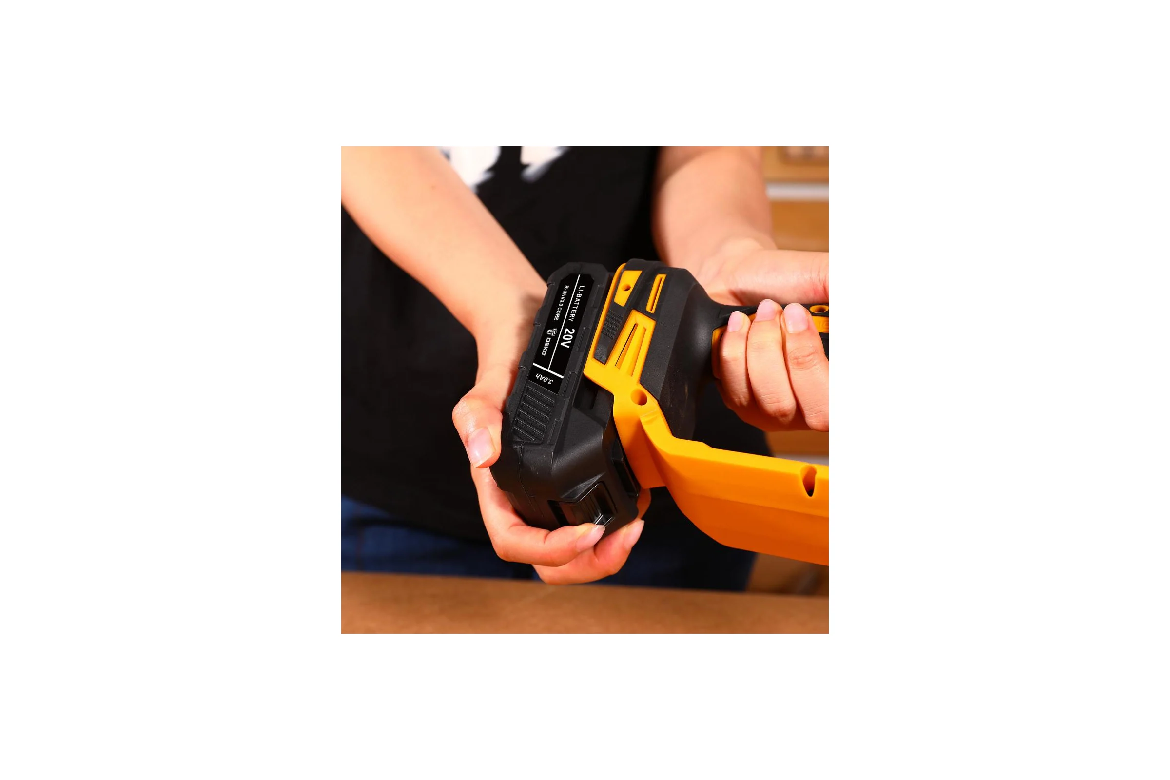 Аккумулятор DEKO R-UNV3.0 CORE, Li-ion, 20В, 3.0А_ч 083-1014
