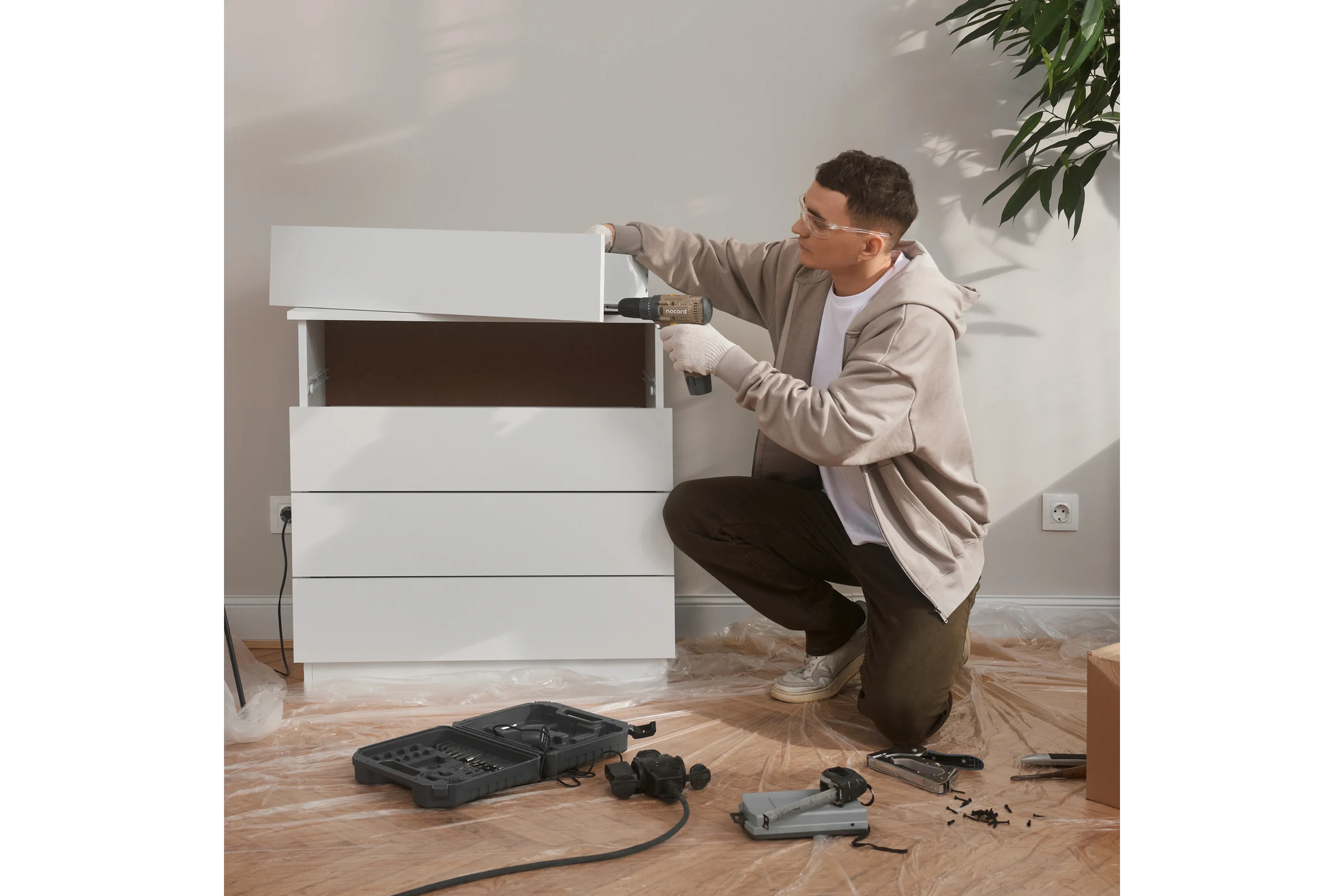 Аккумуляторная дрель-шуруповерт Nocord 12В, 2x2.0 А·ч Li-Ion, в кейсе + 13 предметов оснастки, NCD-12.2.20.C 900194.NCD-12.2.20.C-2