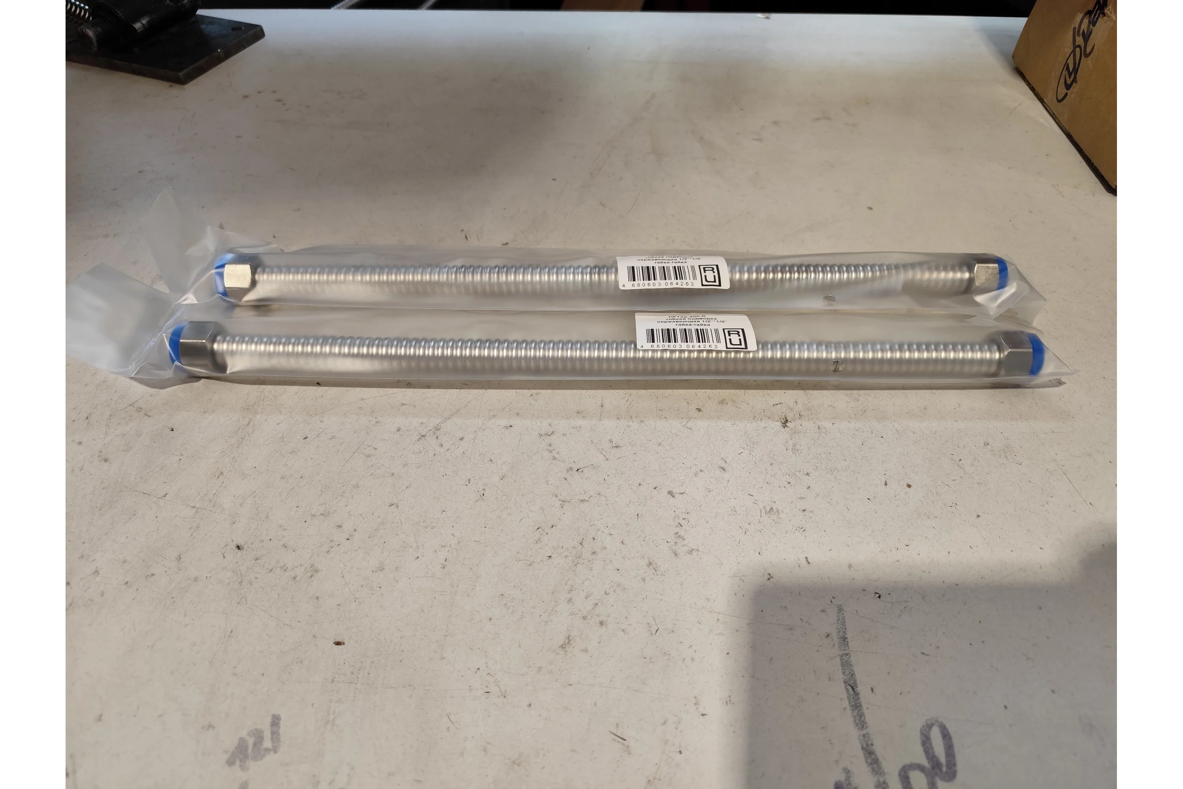 Гибкая подводка Lavita нержавеющая, 1/2х1/2 гайка-гайка HF12A-1000-R